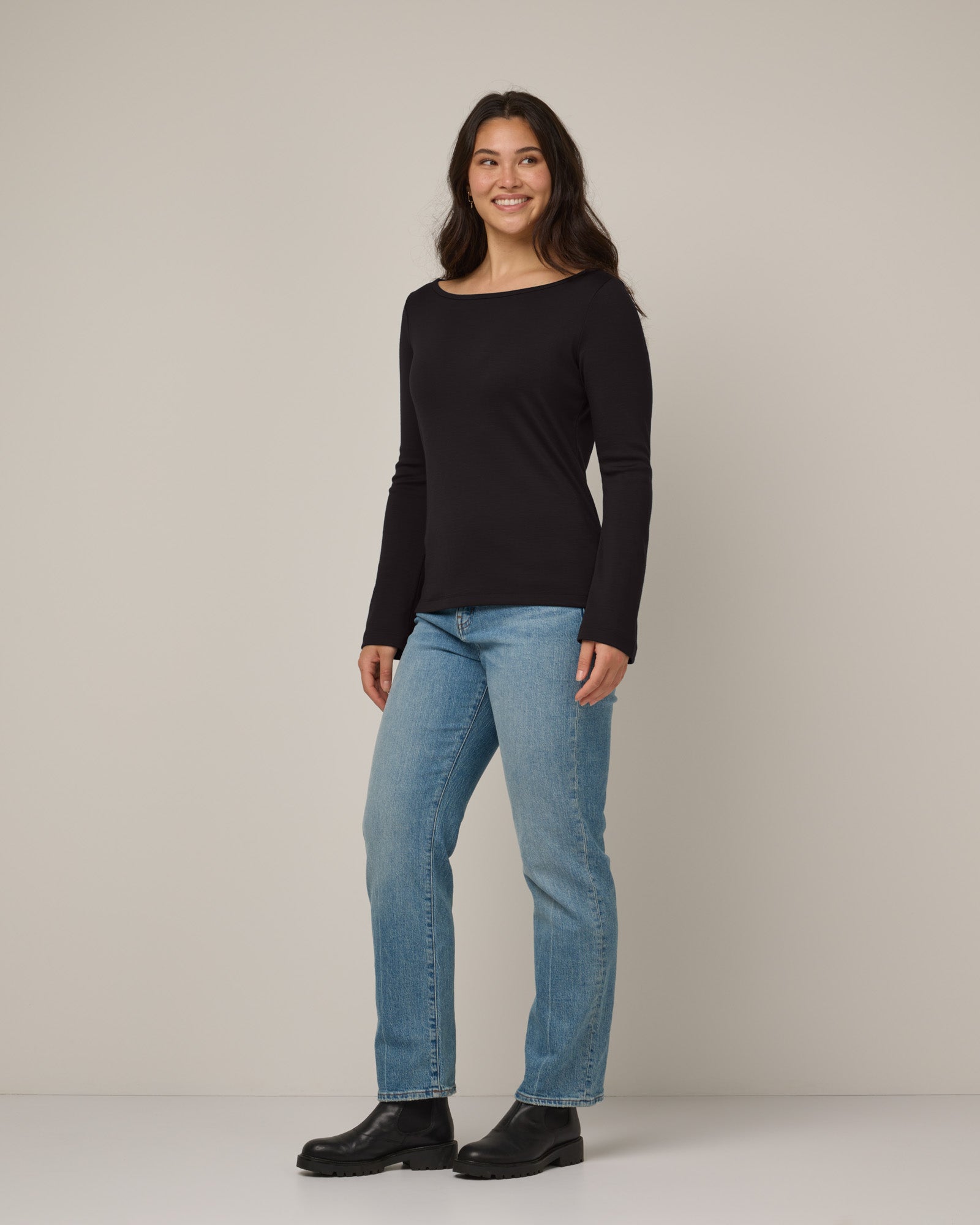 model-spec:Maile is 5'9", wearing a size M