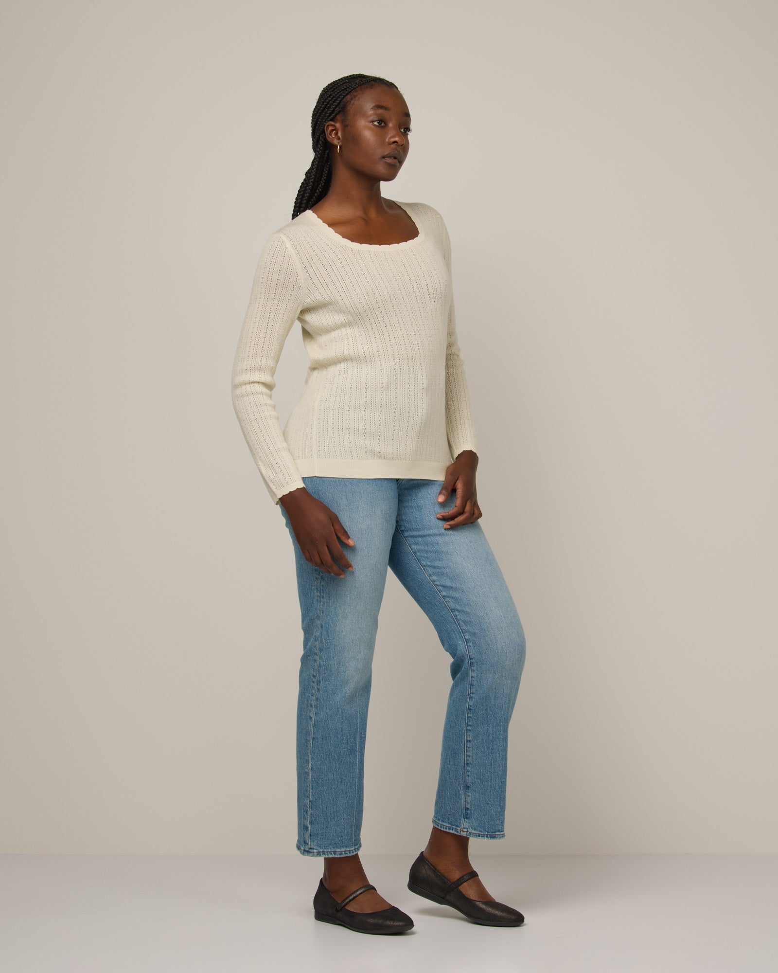 model-spec:Naomi is 5'9", wearing a size M