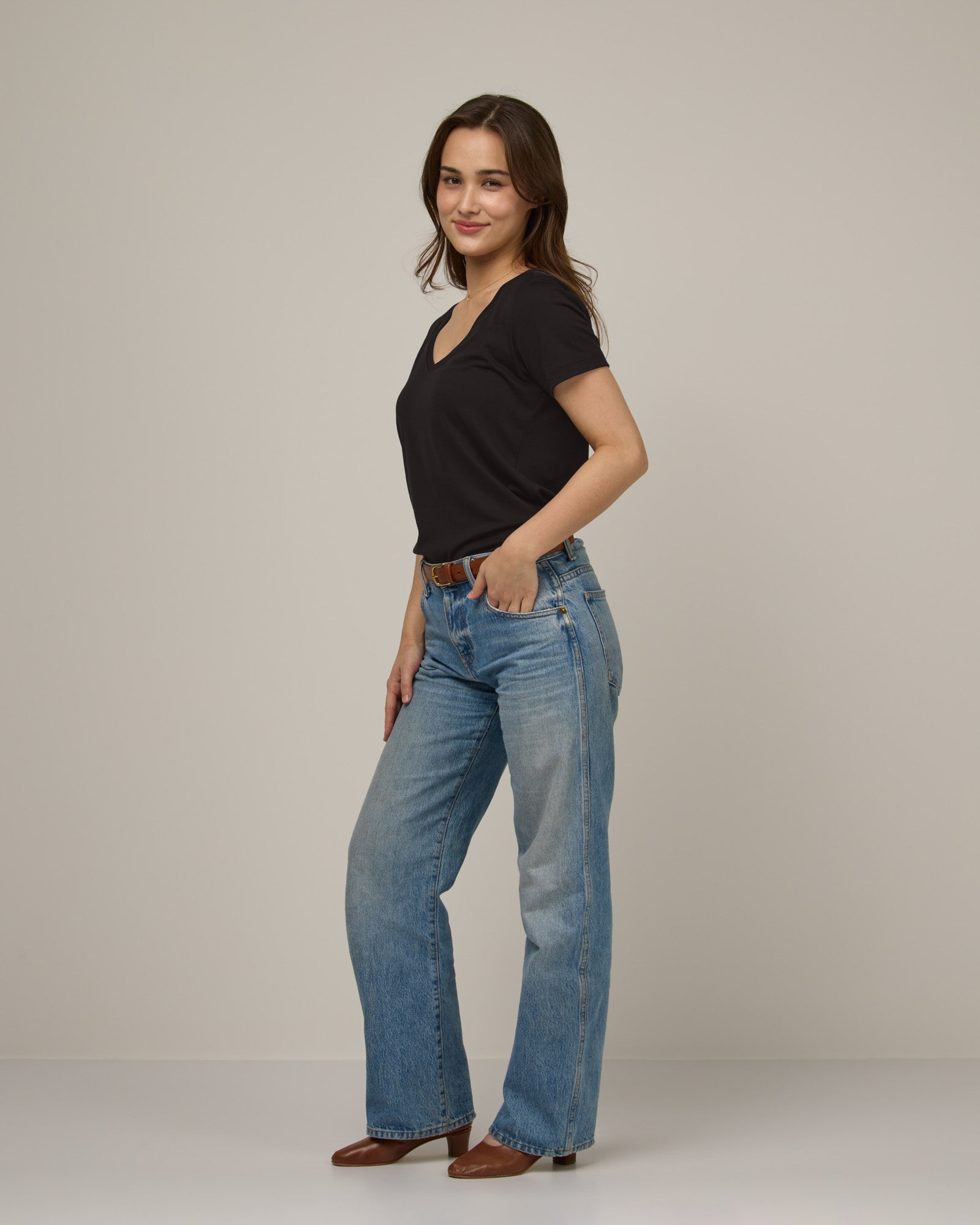 model-spec:Victoria is 5'5", wearing a size XS