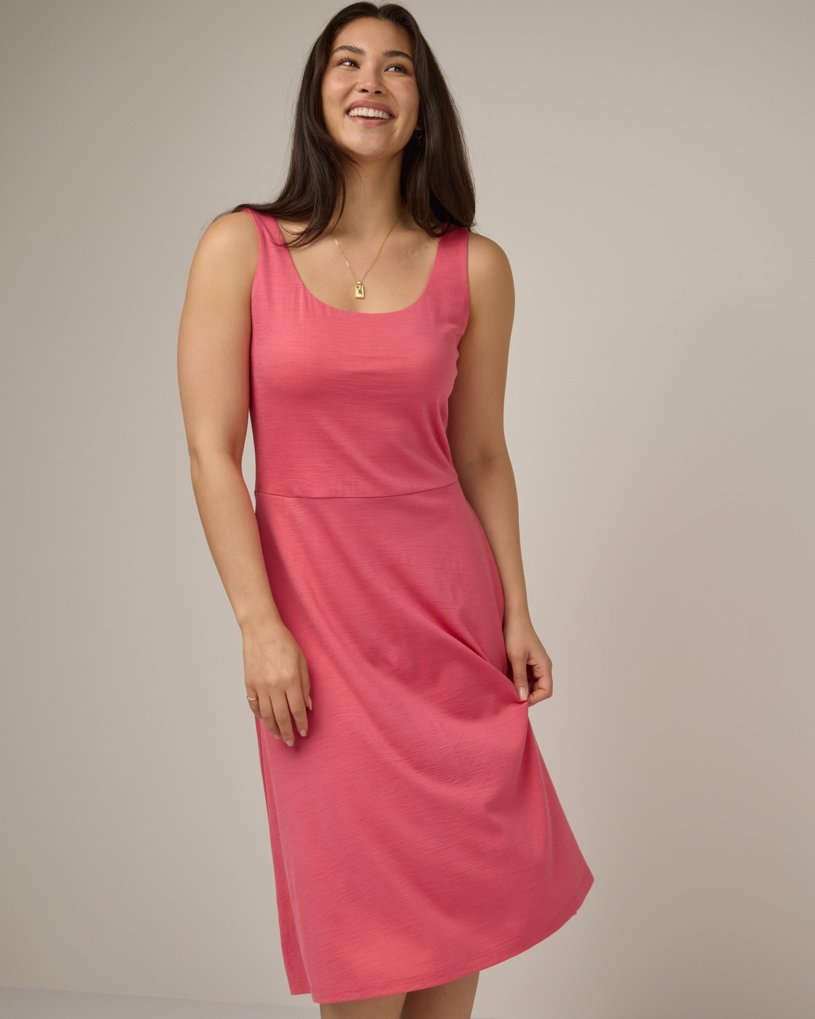 model-spec:Maile is 5'9", wearing a size M