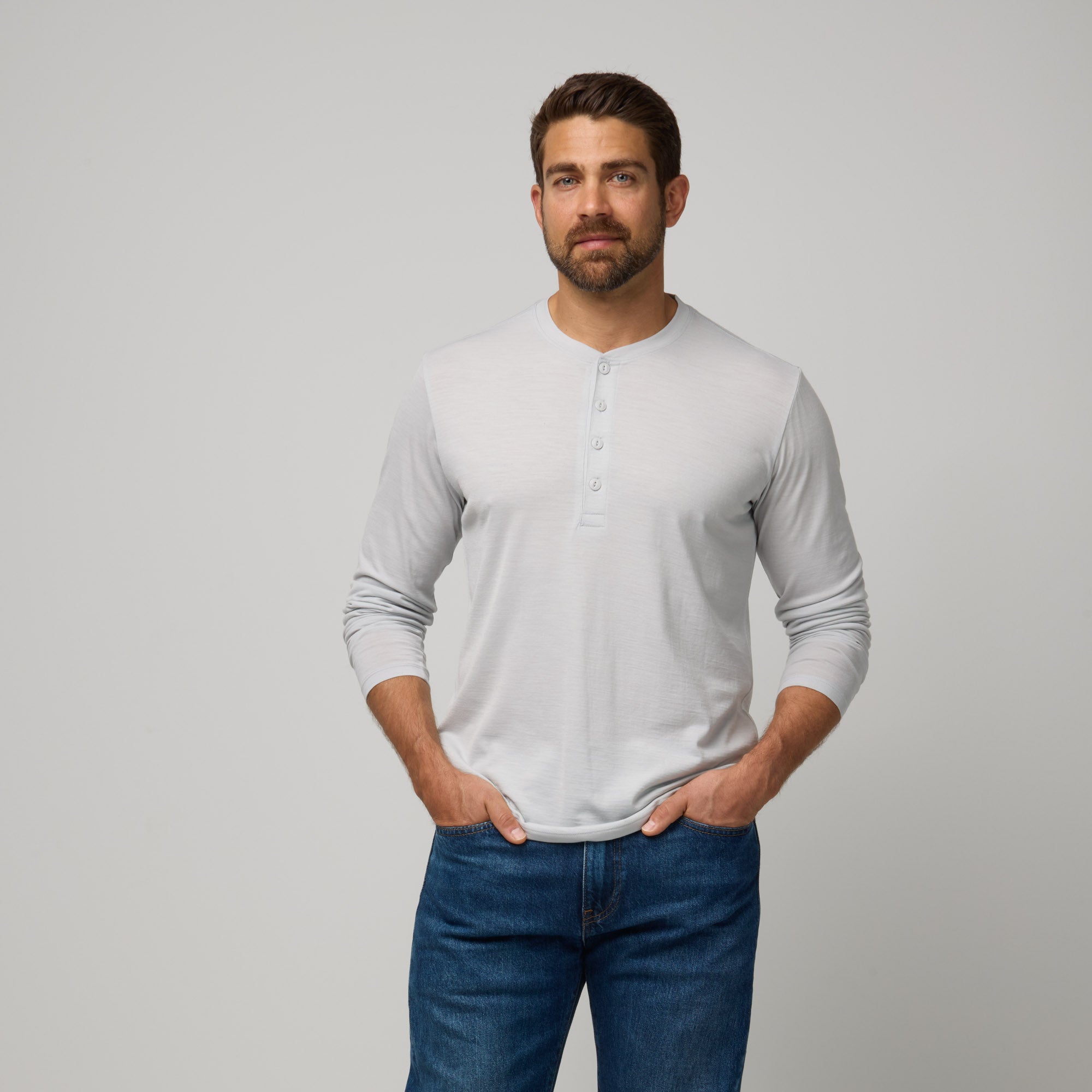 Men's Signature Long Sleeve Merino Wool Henley - Light Gray End-on