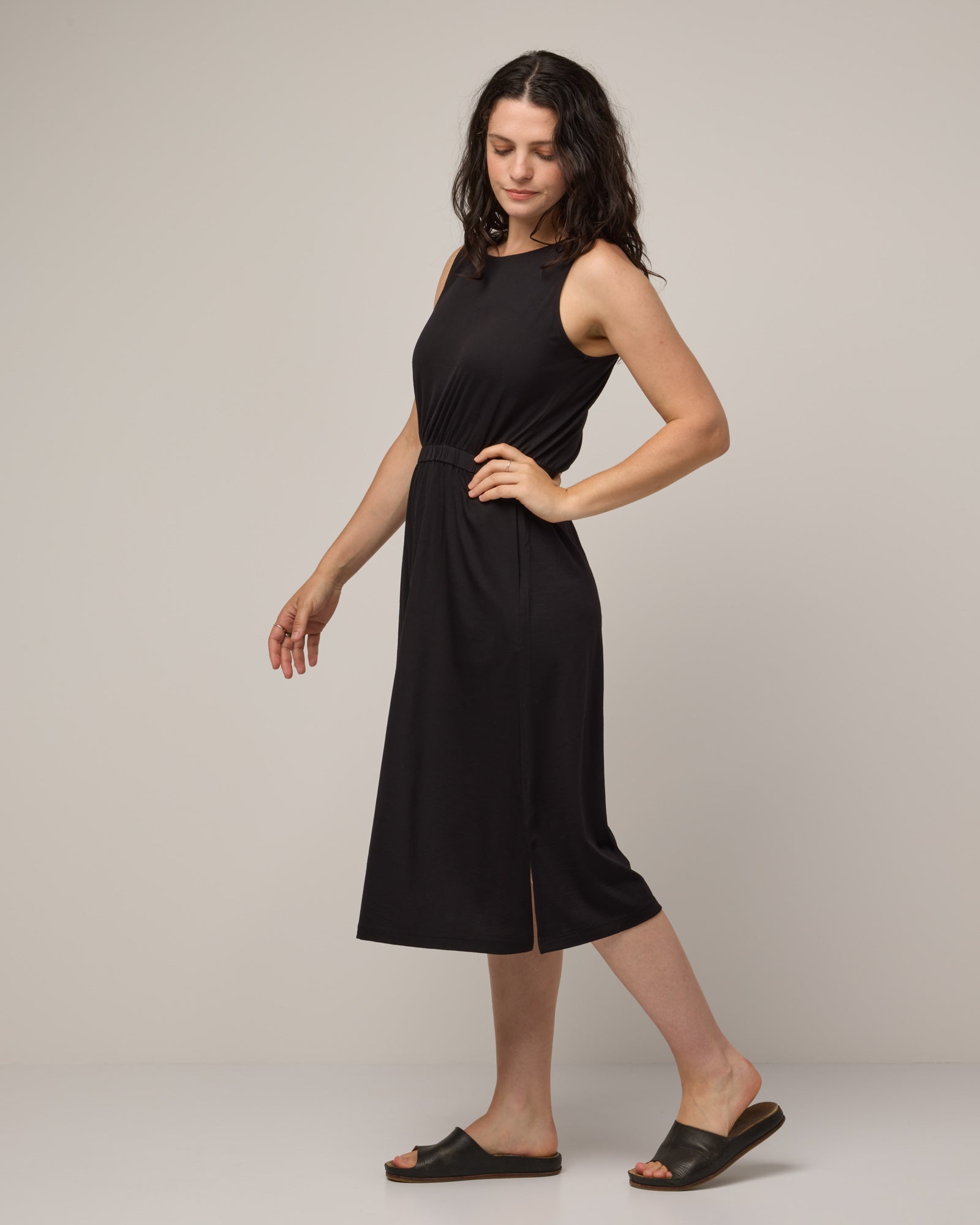 model-spec:Elana is 5'6", wearing a size M
