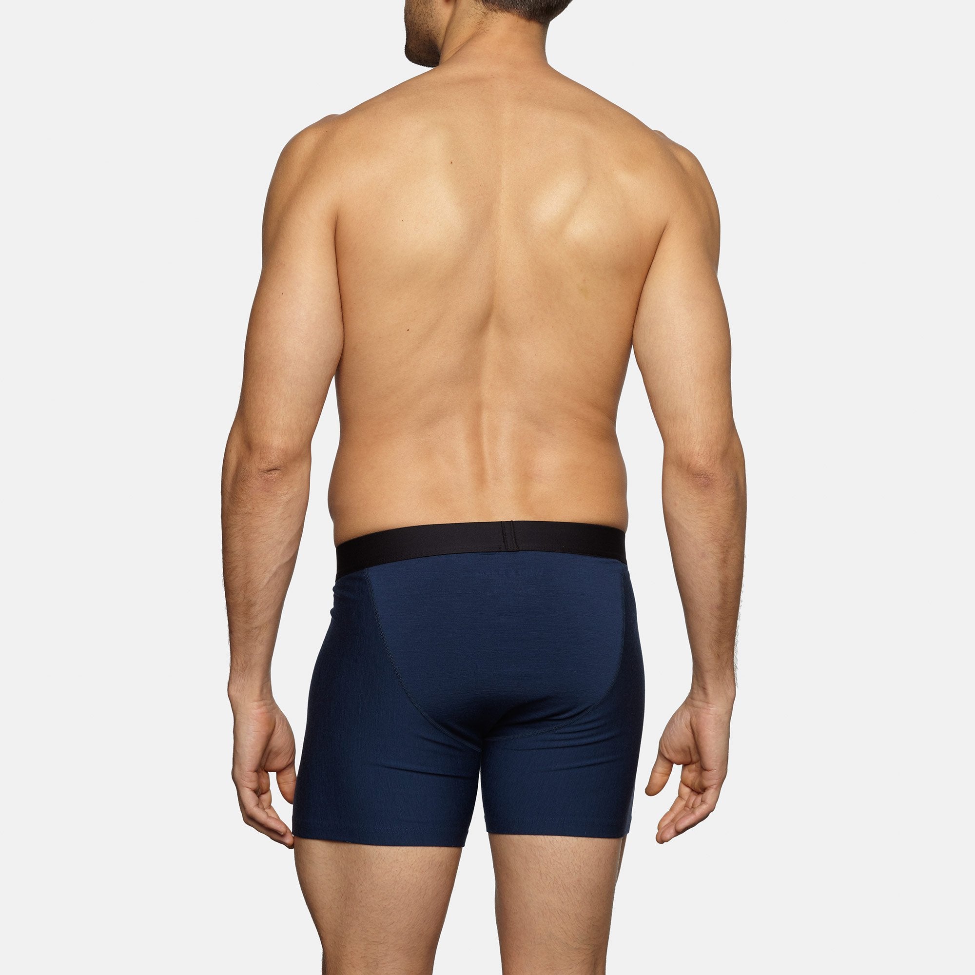 model-spec:Alex is 5'11", and wears size M