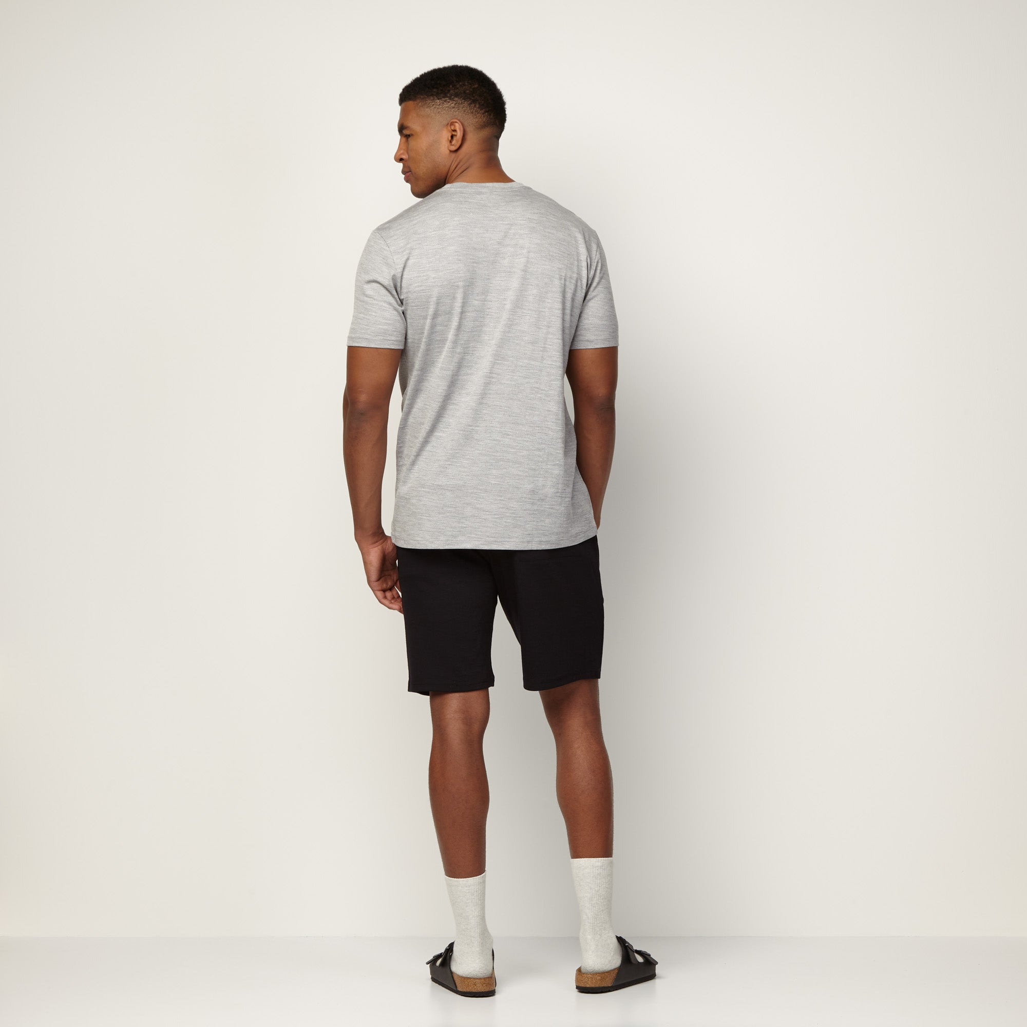 model-spec: Micah is 6'1", 185 lbs, and wears size L