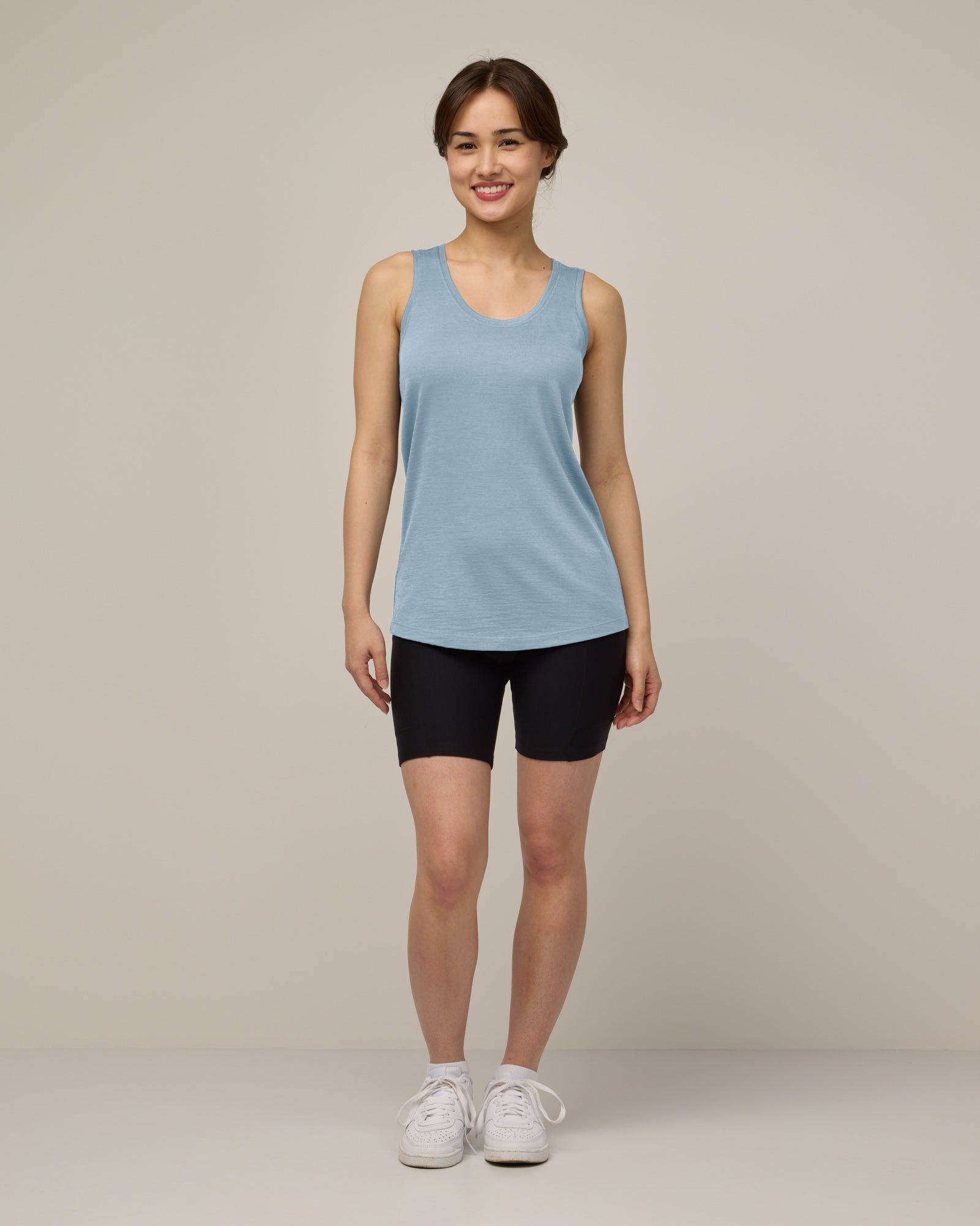 model-spec:Victoria is 5'5", wearing a size XS