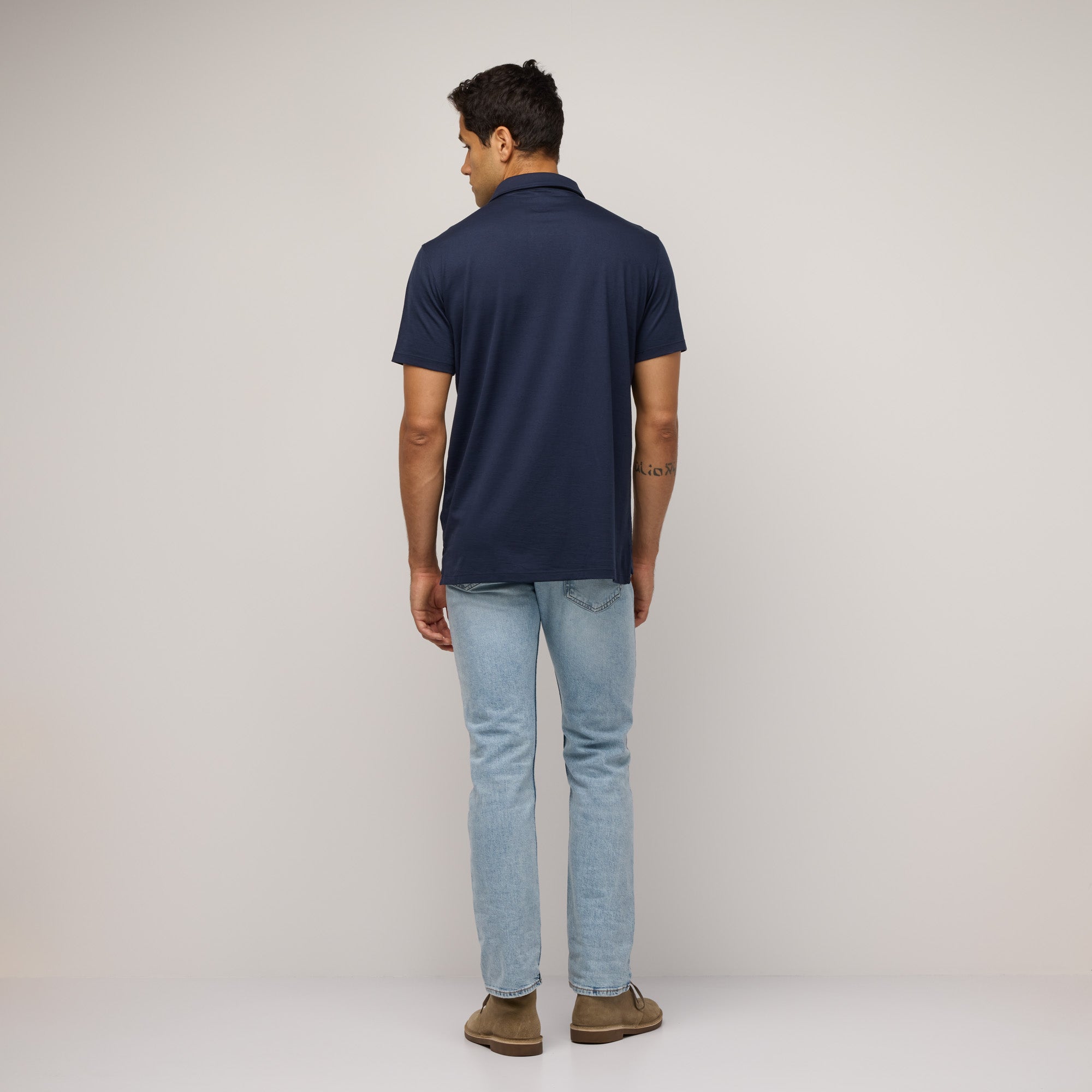 model-spec: Zach is 6'4", 185 lbs, and wears size L