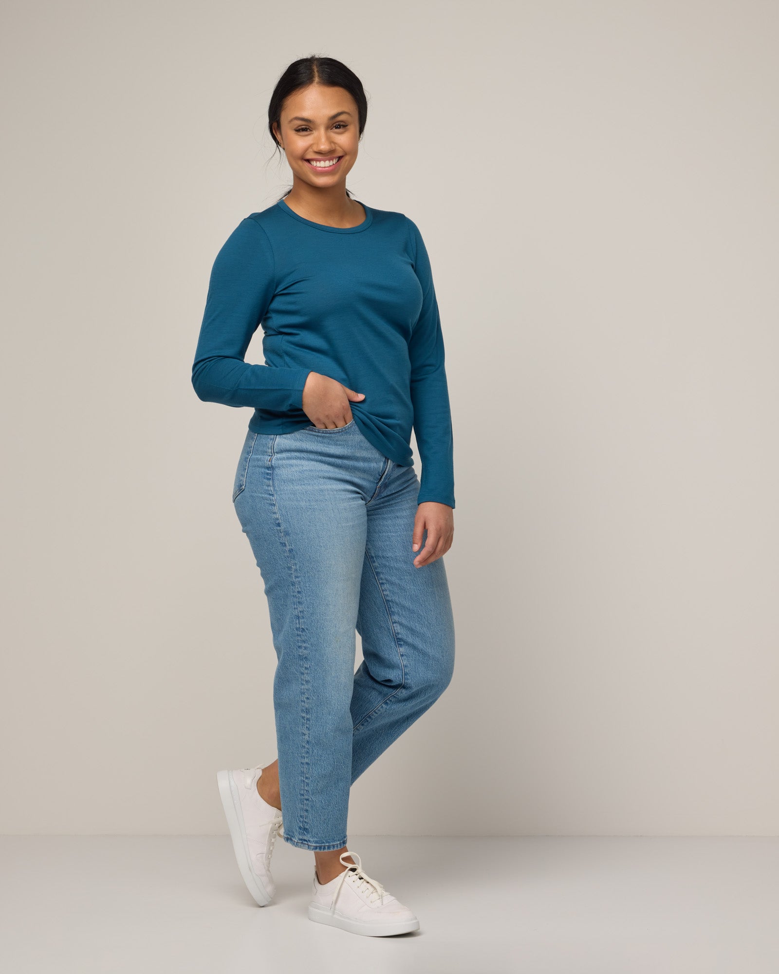 model-spec:Gracey is 5'6", wearing a size M