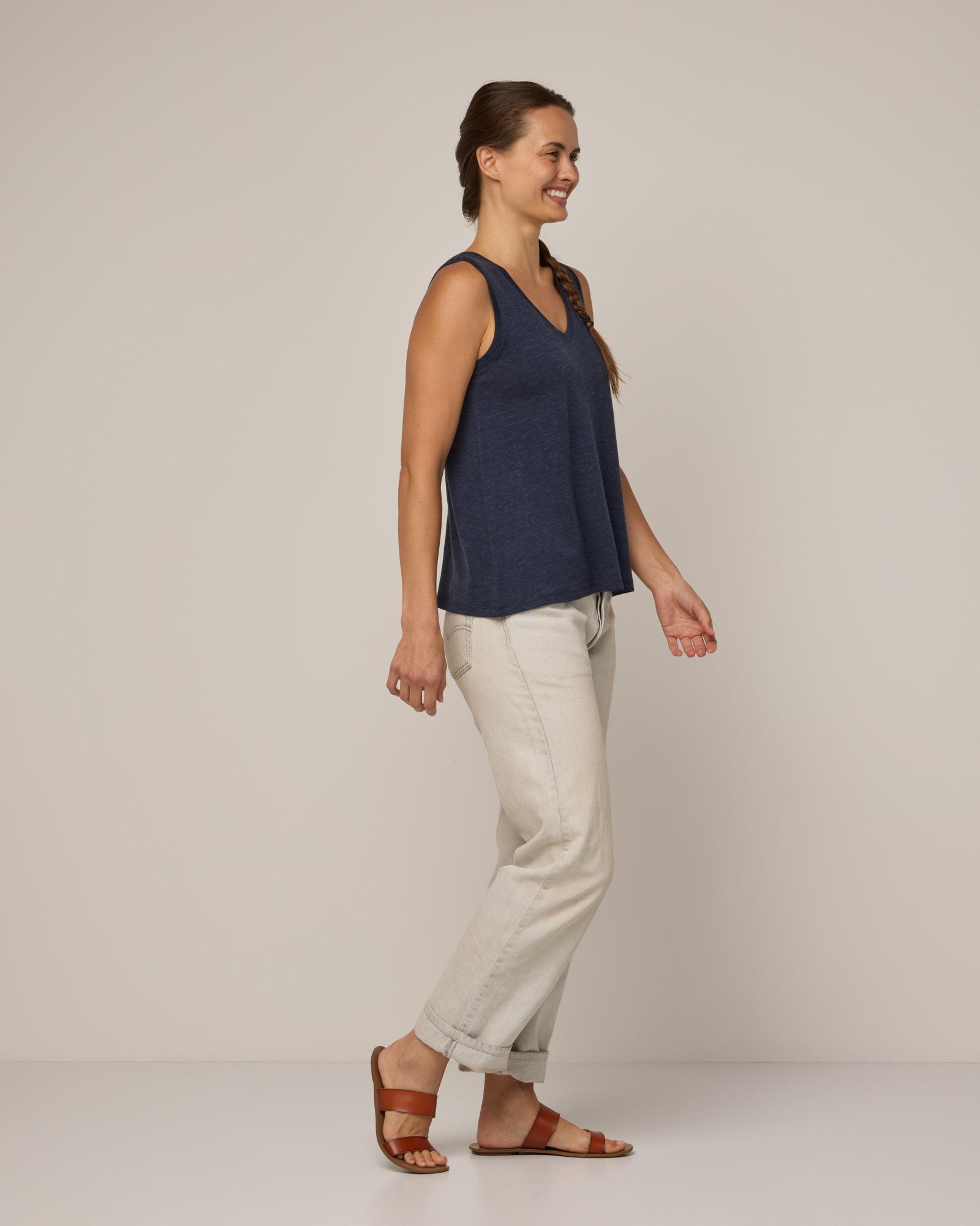 model-spec:Nicole is 5'8", wearing a size S