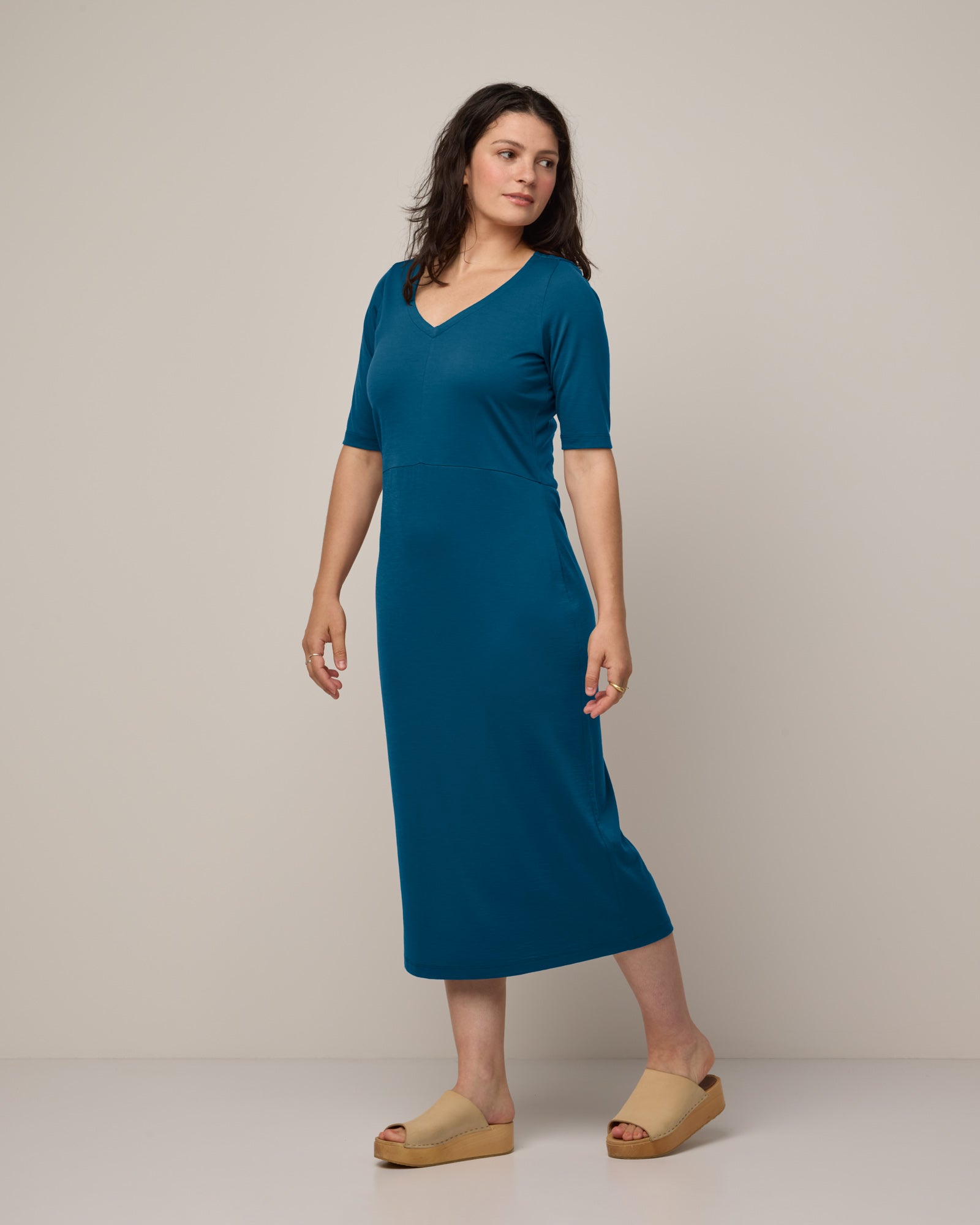 model-spec:Elana is 5'6", wearing a size M