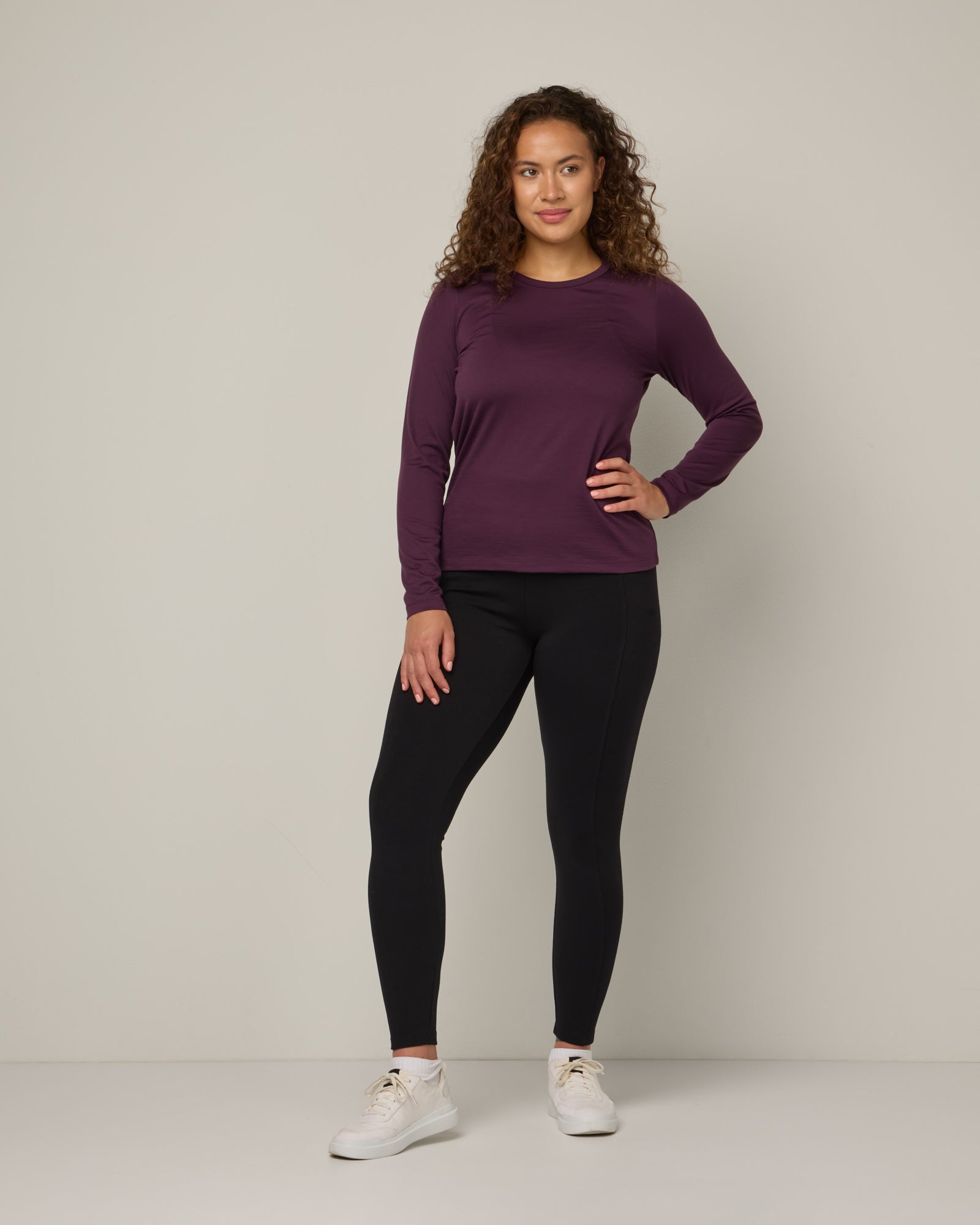 model-spec:Sadie is 5'9", wearing a size M