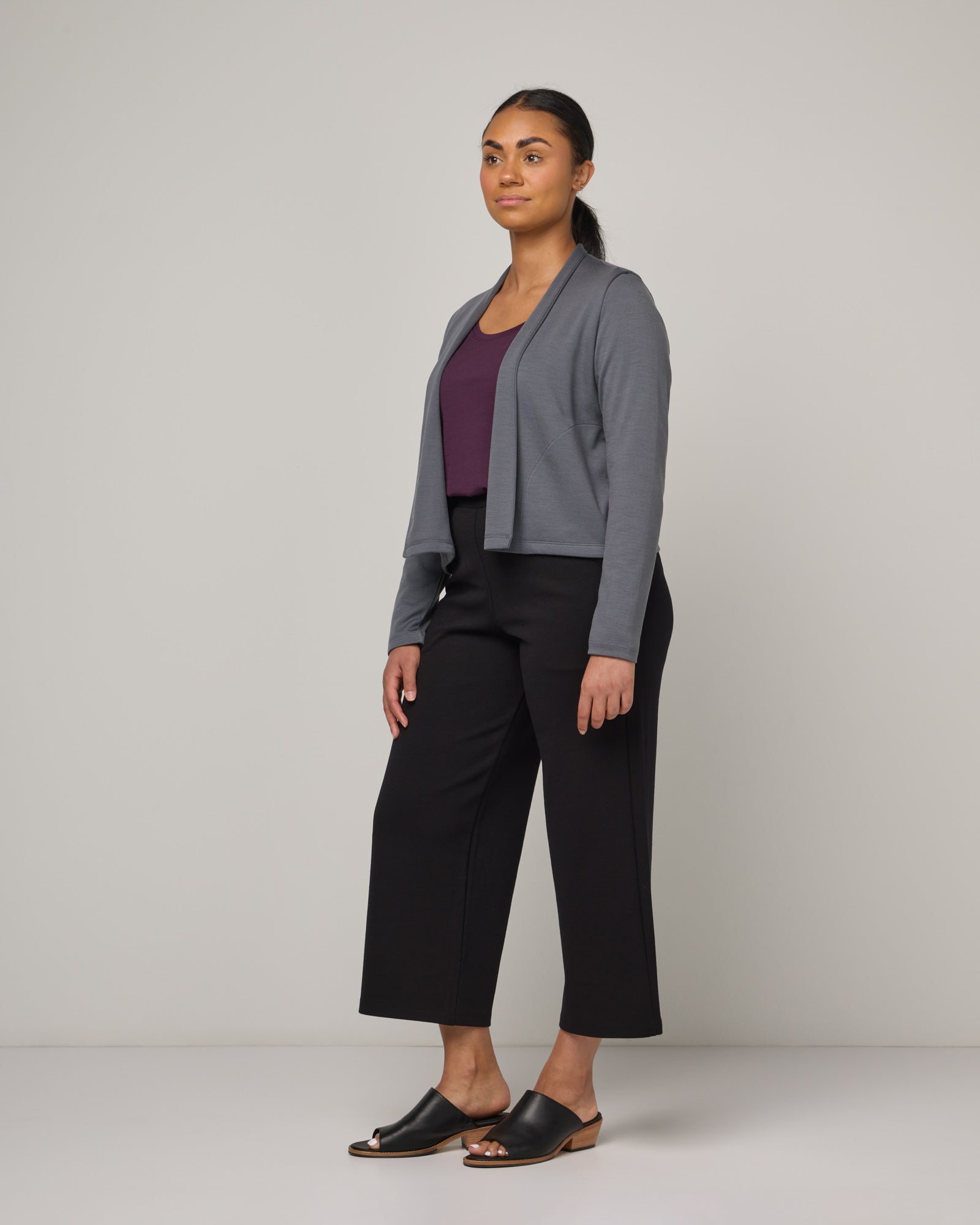 model-spec:Gracey is 5'6", wearing a size M