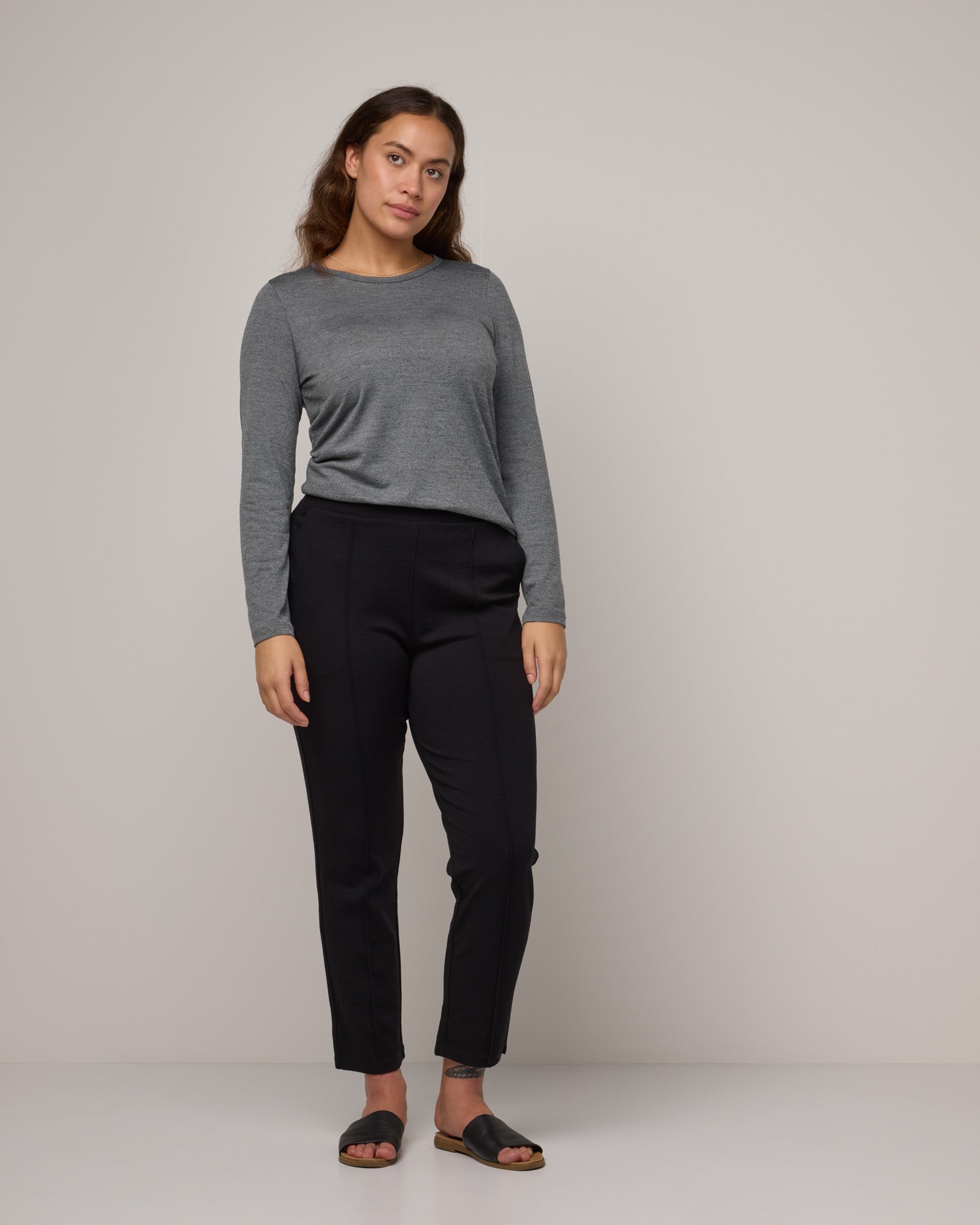 model-spec:Sadie is 5'9", wearing a size M