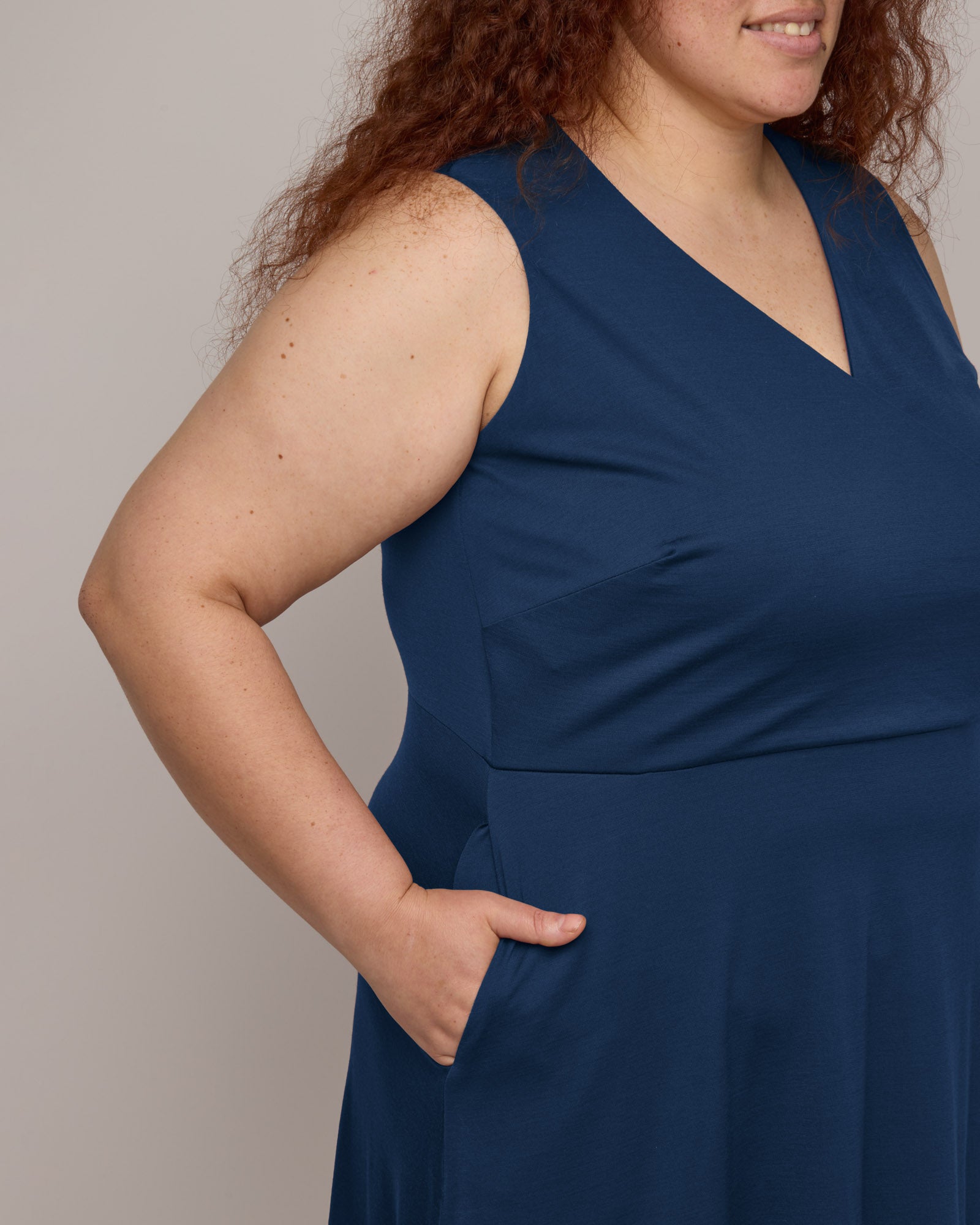 model-spec:Plus sizes include a bust dart