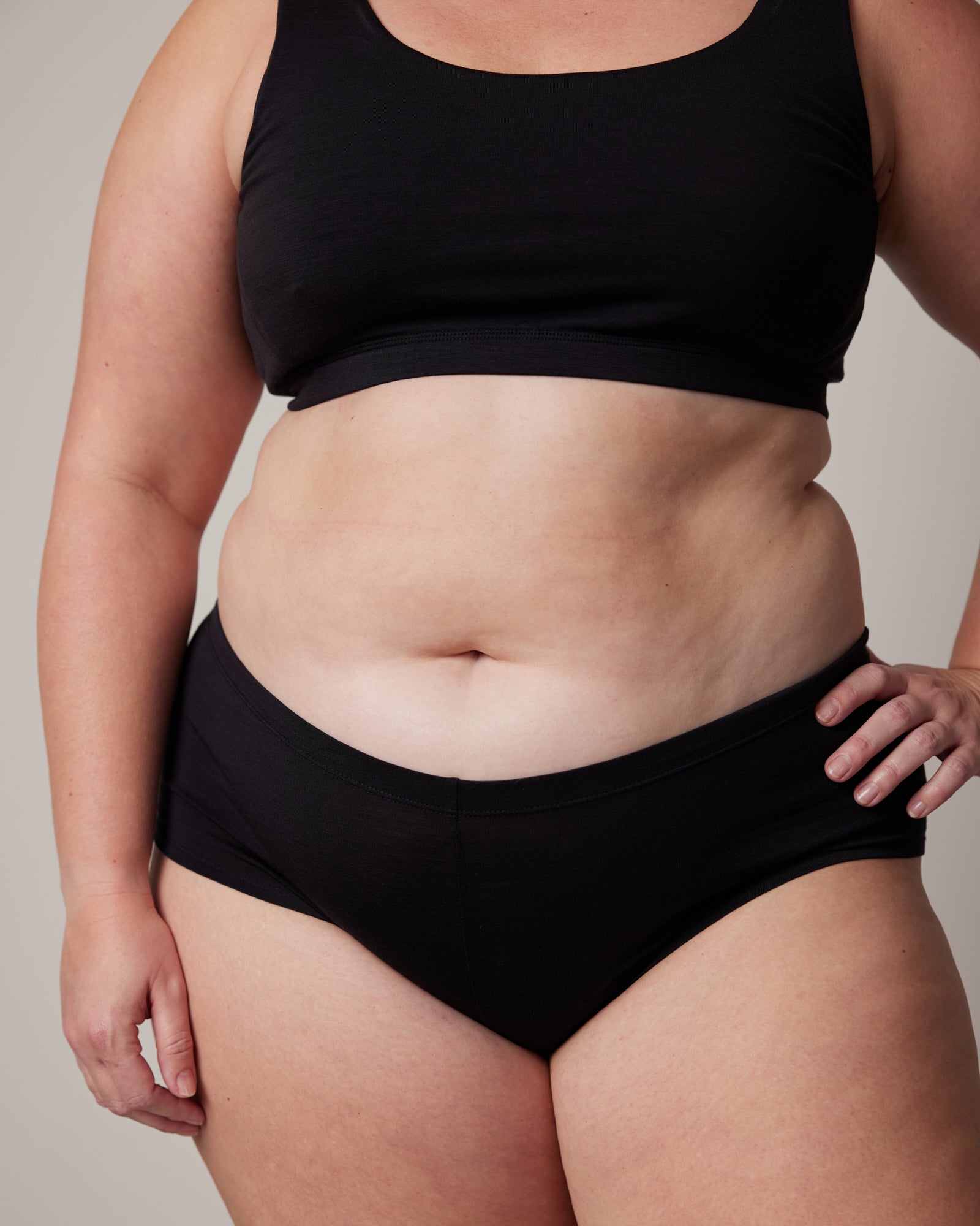 model-spec:Rosie's hips are 52",  and she wears a size XL