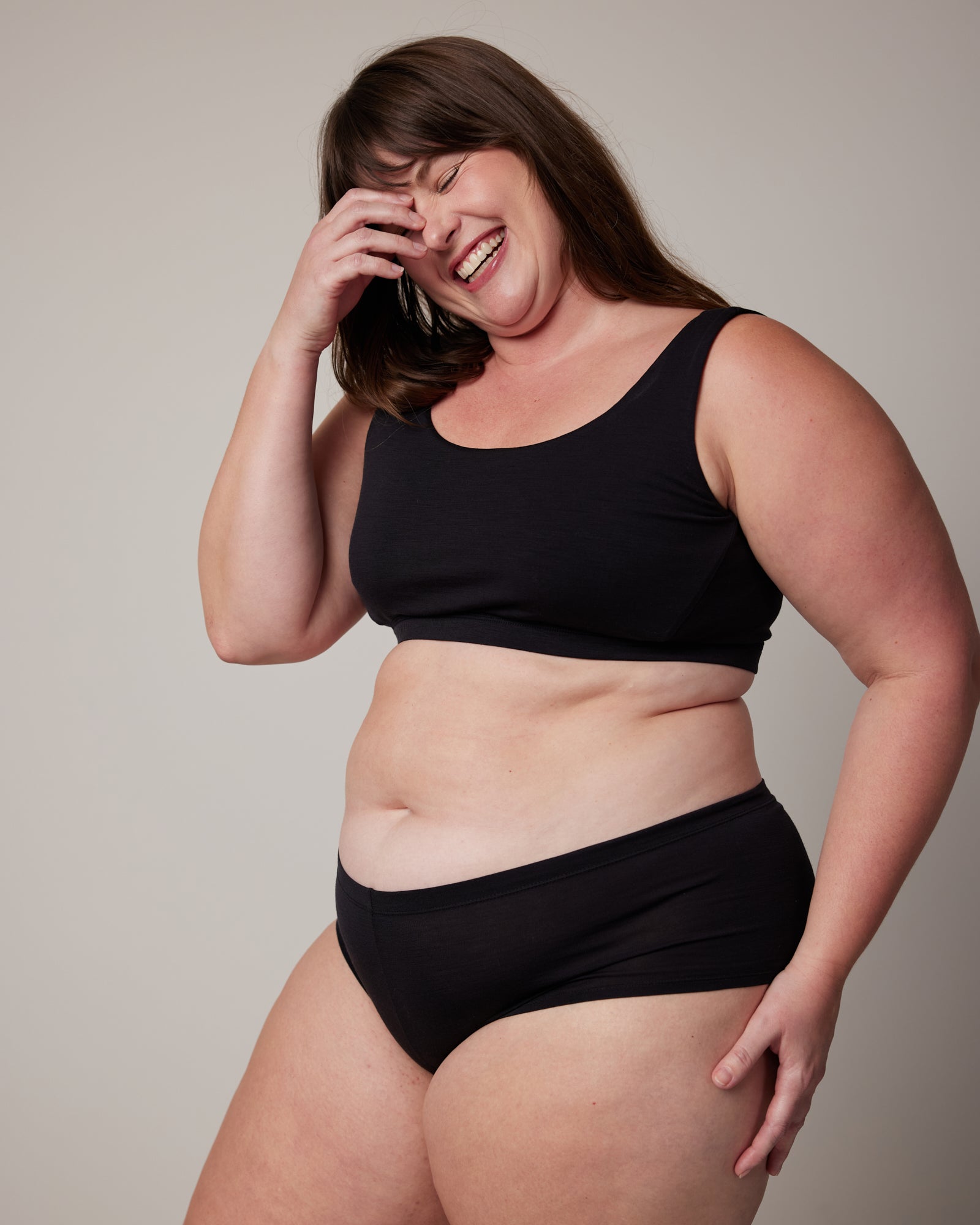 Roam Merino Wool Scoop Neck Bra - Black – Roam Scoop Neck Bra | wool&