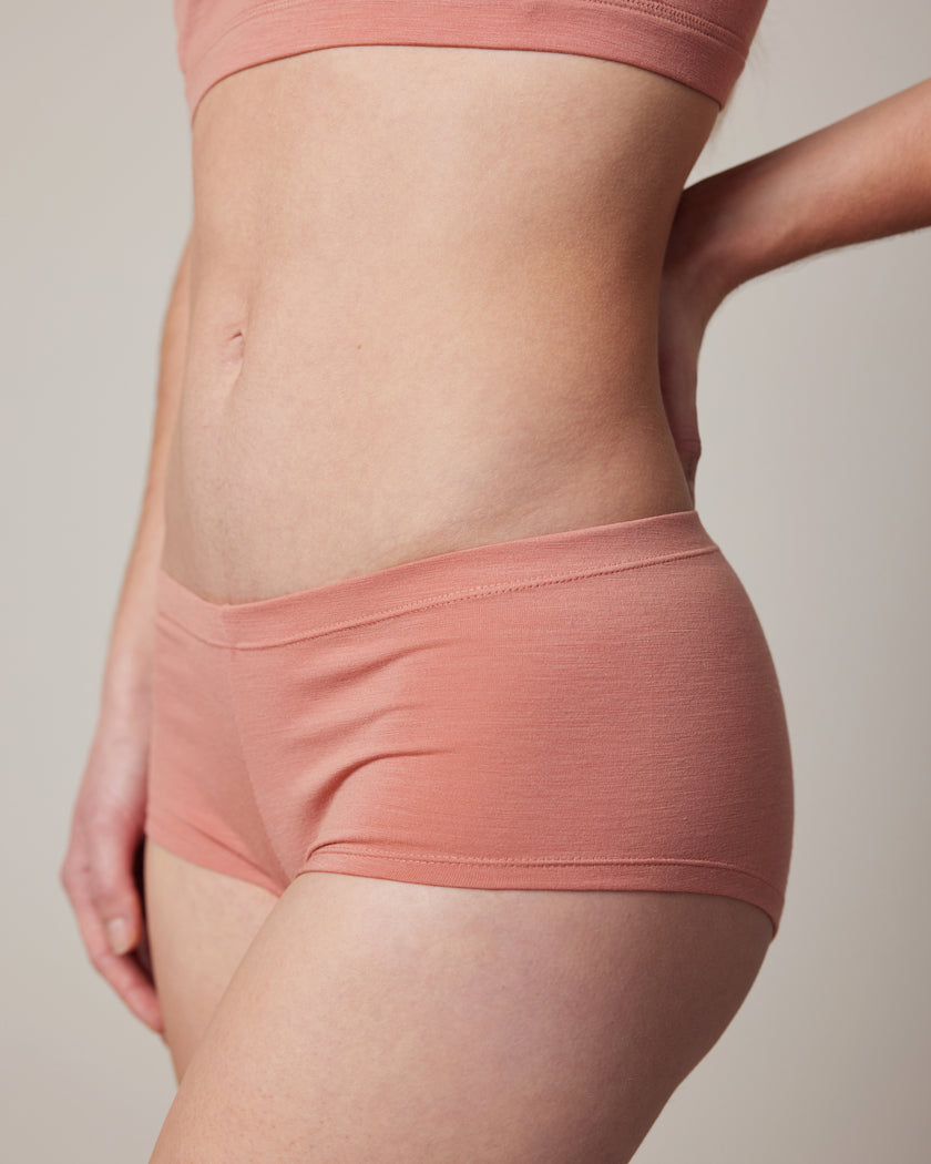model-spec:Petra's hips are 36.5",  and she wears a size XS