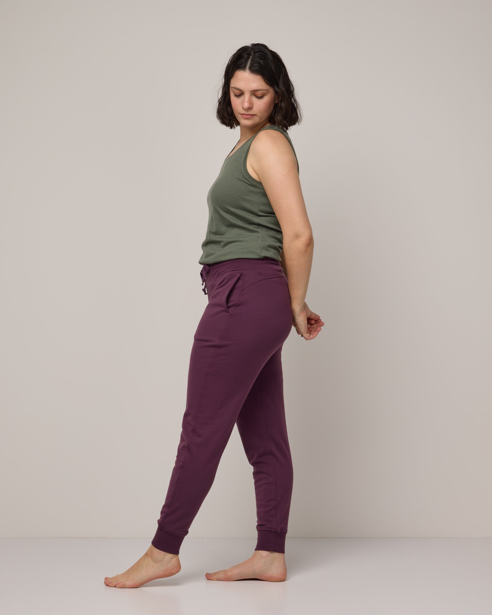 model-spec:Elana is 5'6", wearing a size M