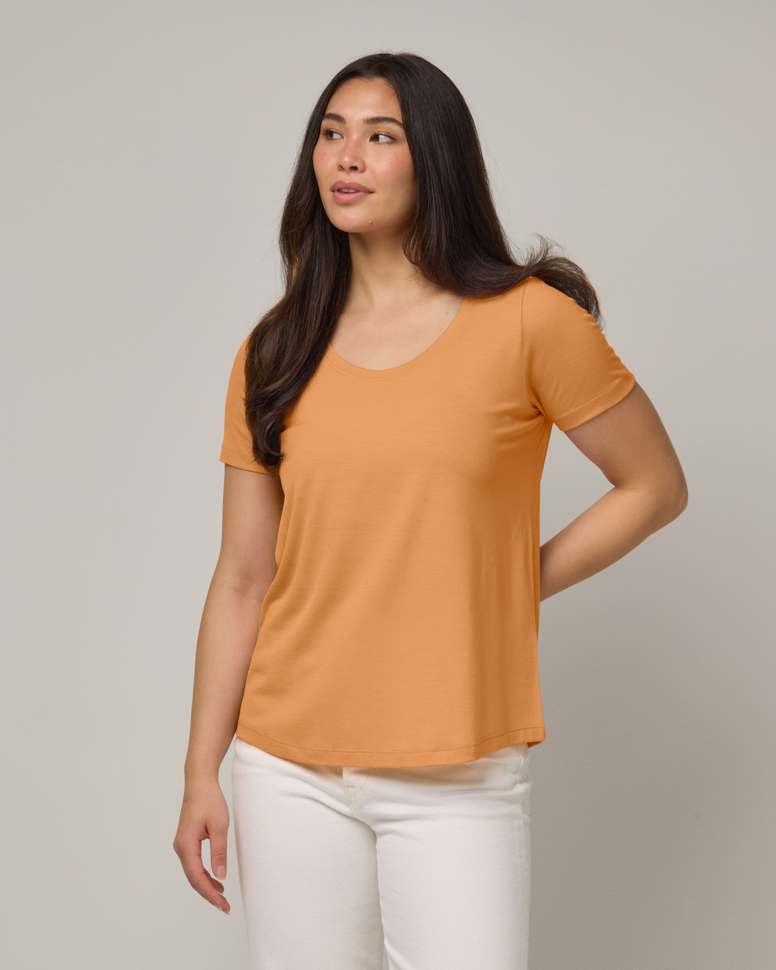 model-spec:Maile is 5'9", wearing a size M