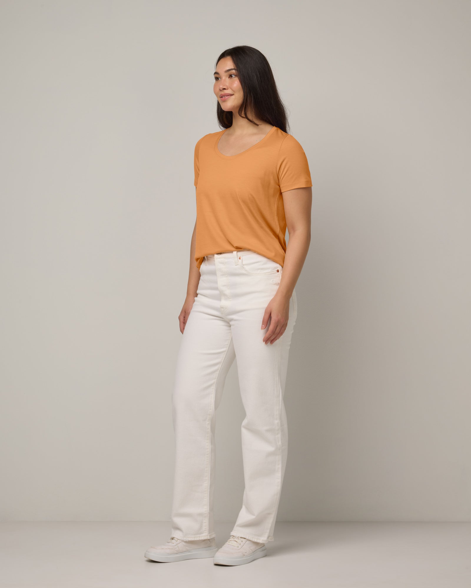 model-spec:Maile is 5'9", wearing a size M