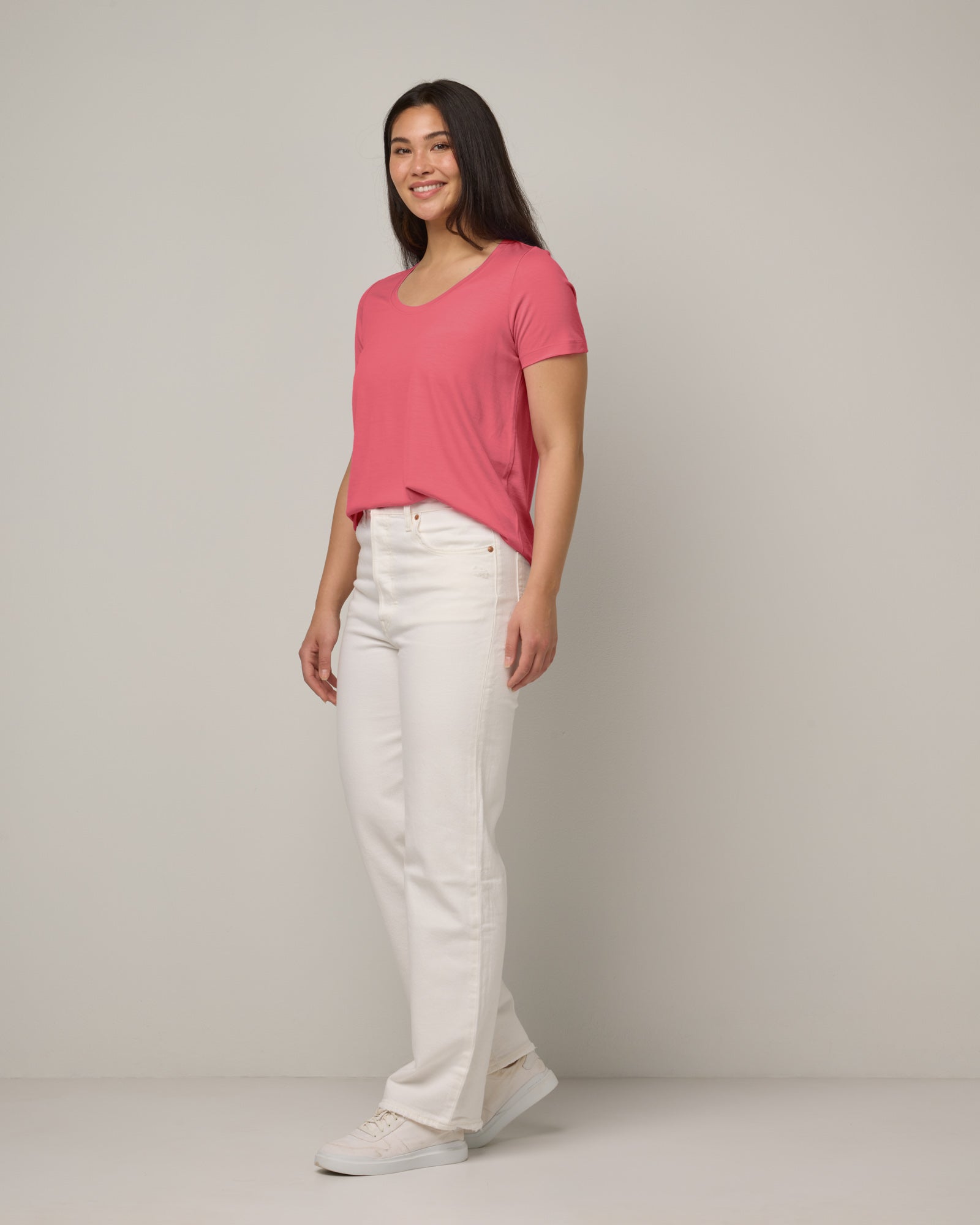 model-spec:Maile is 5'9", wearing a size M