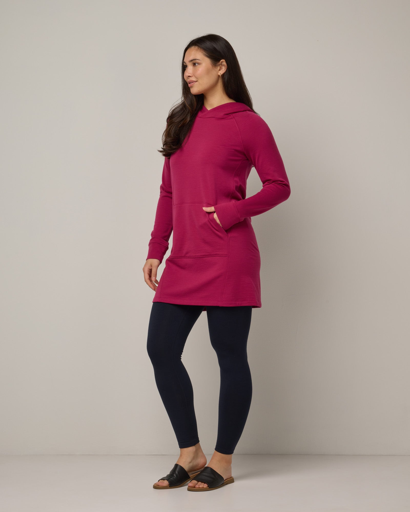 model-spec:Maile is 5'9", wearing a size M