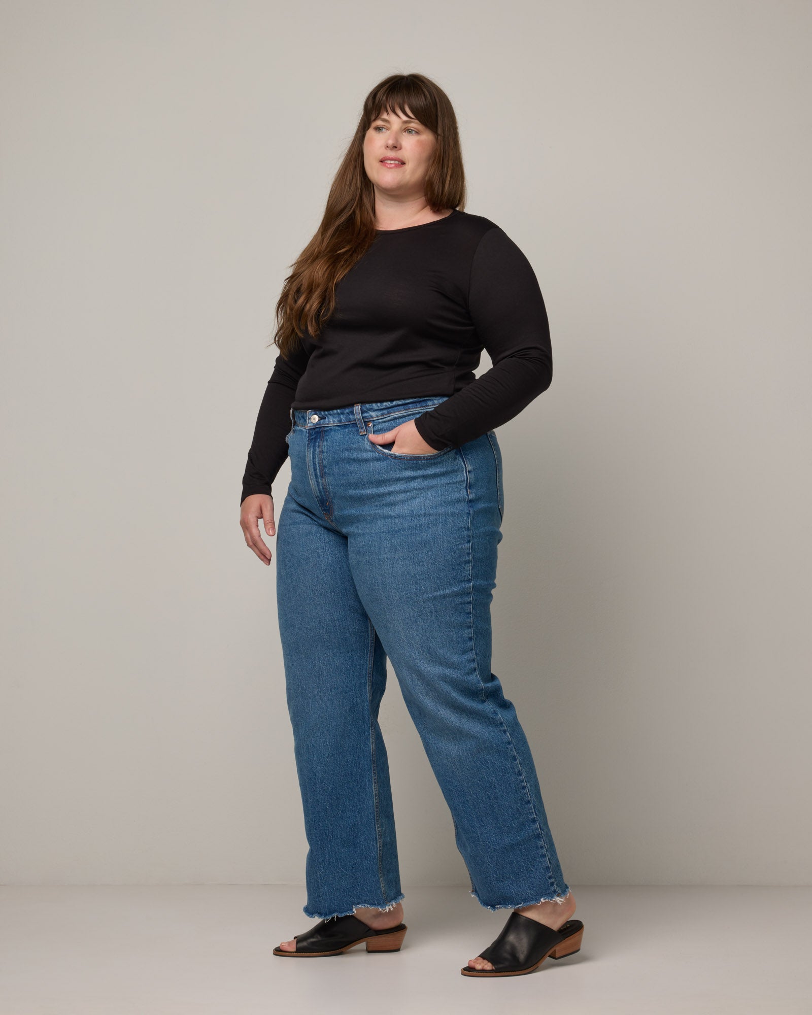 model-spec:Rosie is 5'8", wearing a size 1X
