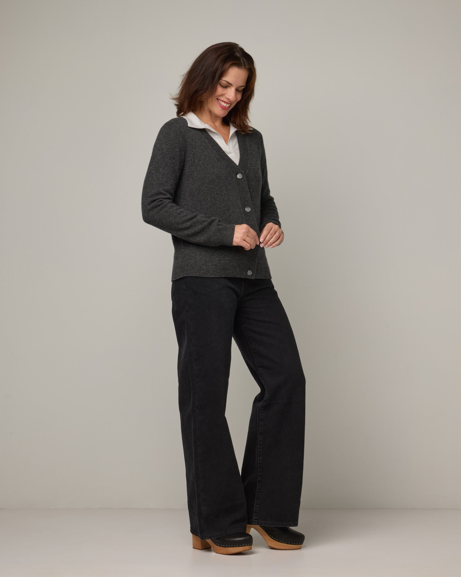 model-spec:Nicole is 5'9", wearing a size M