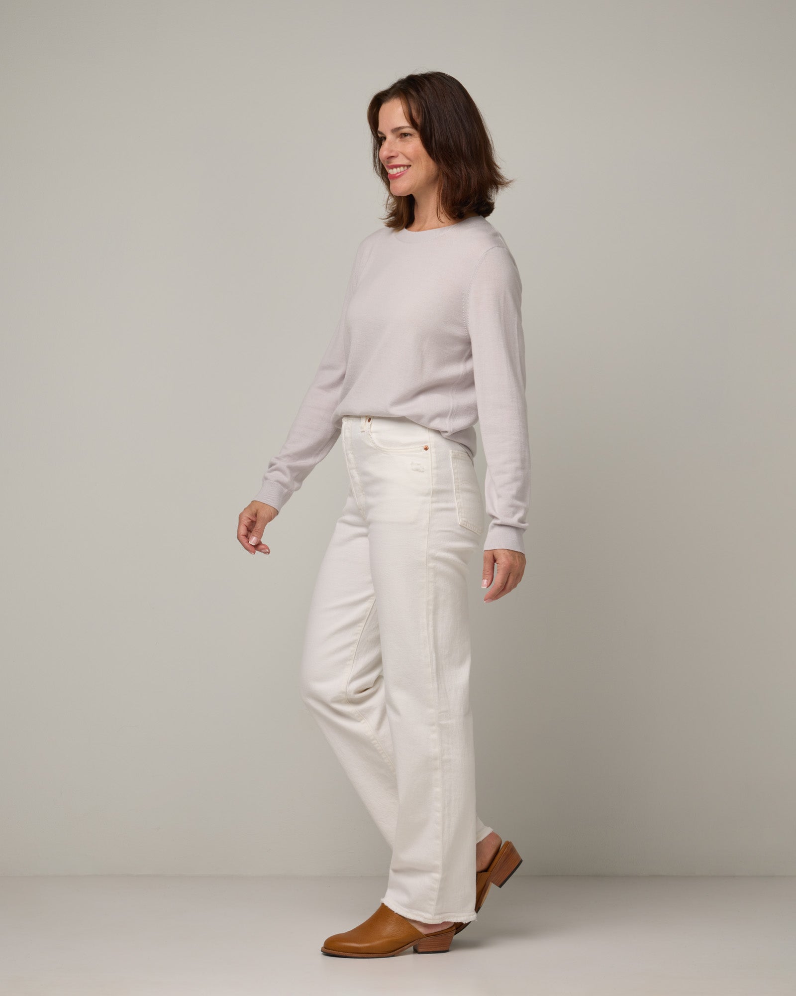 model-spec:Nicole is 5'9", wearing a size M