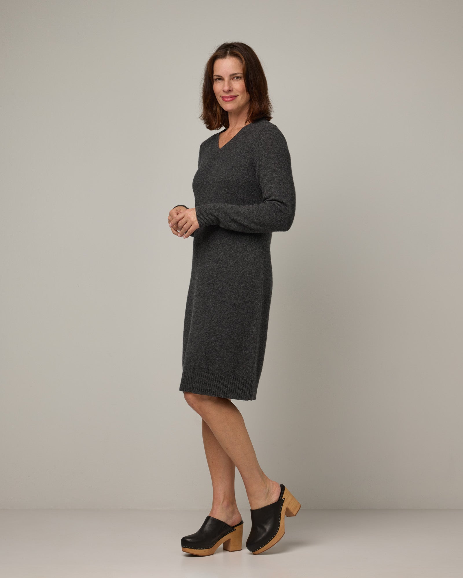 model-spec:Nicole is 5'9", wearing a size M