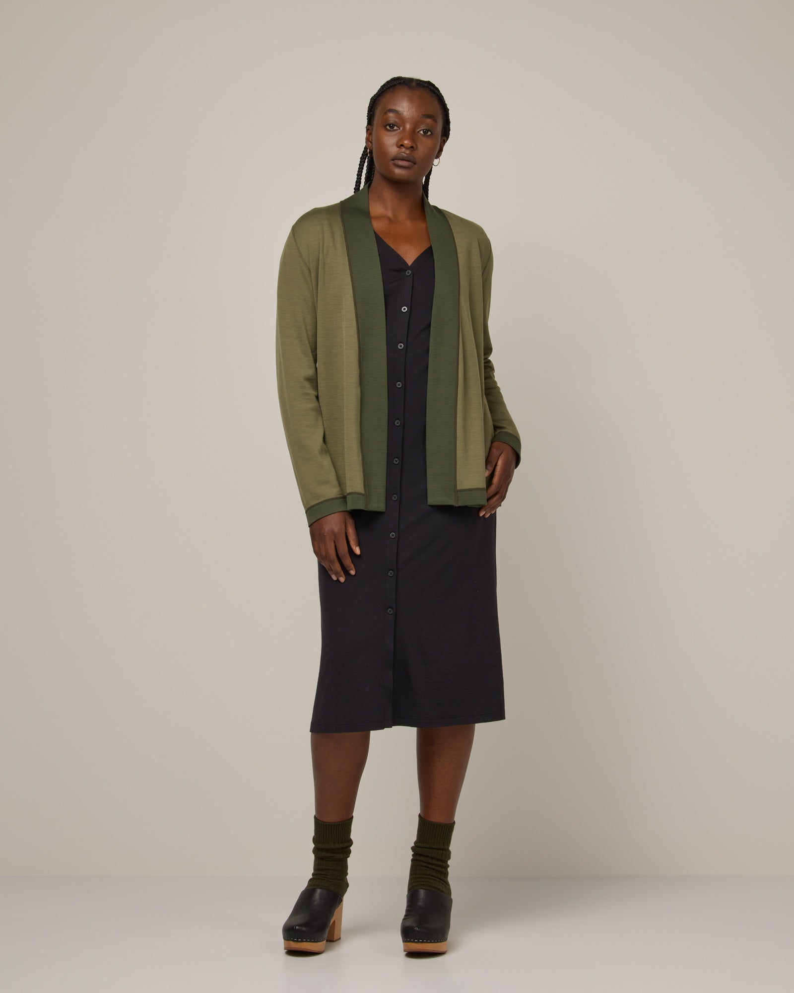 model-spec:Naomi is 5'9", wearing a size M