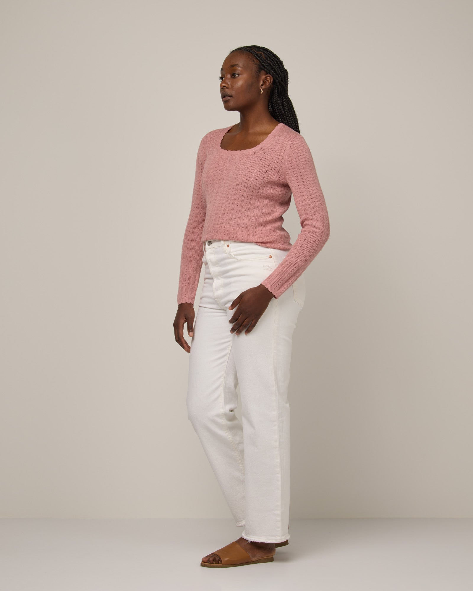 model-spec:Naomi is 5'9", wearing a size M