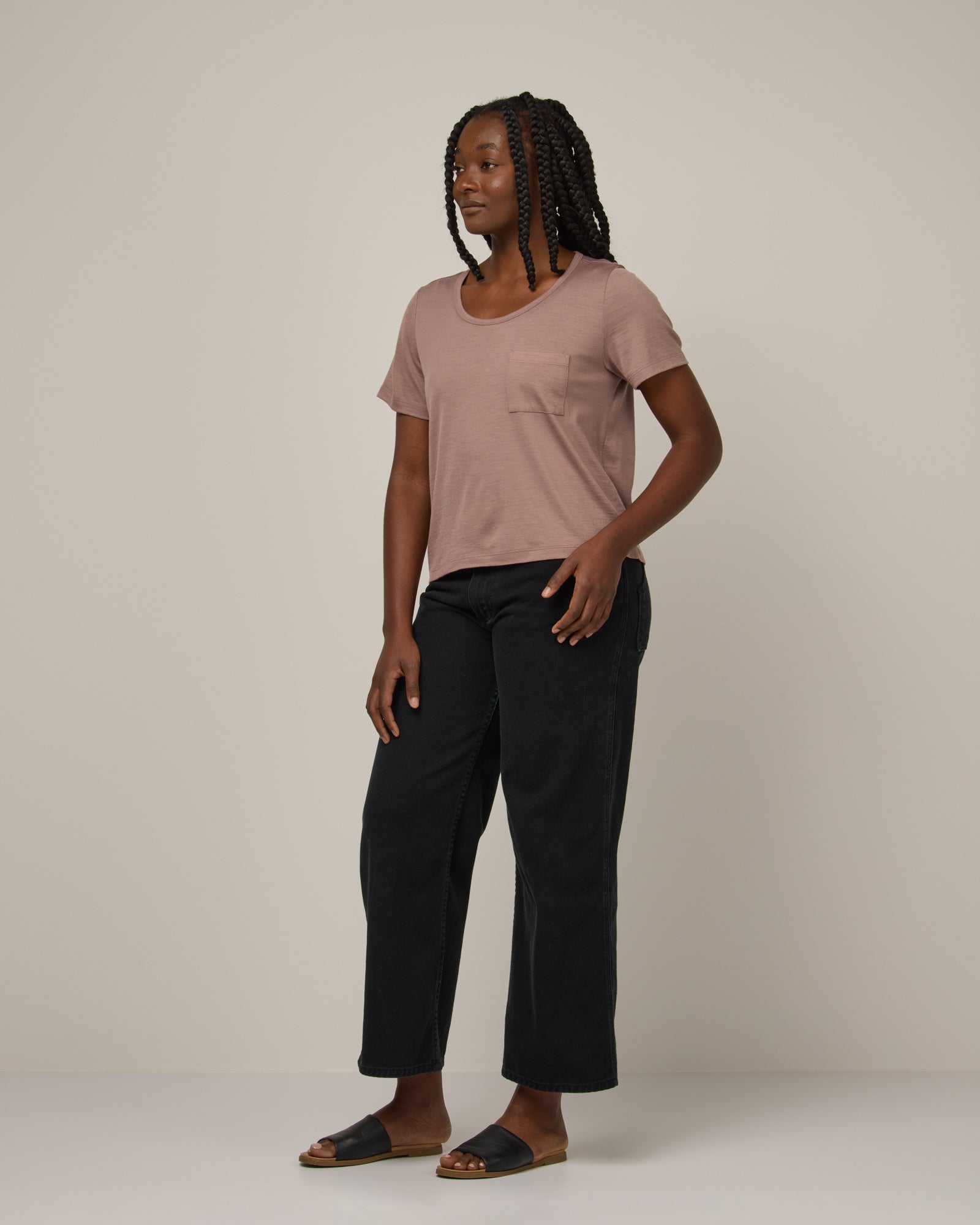 model-spec:Naomi is 5'9", wearing a size M 