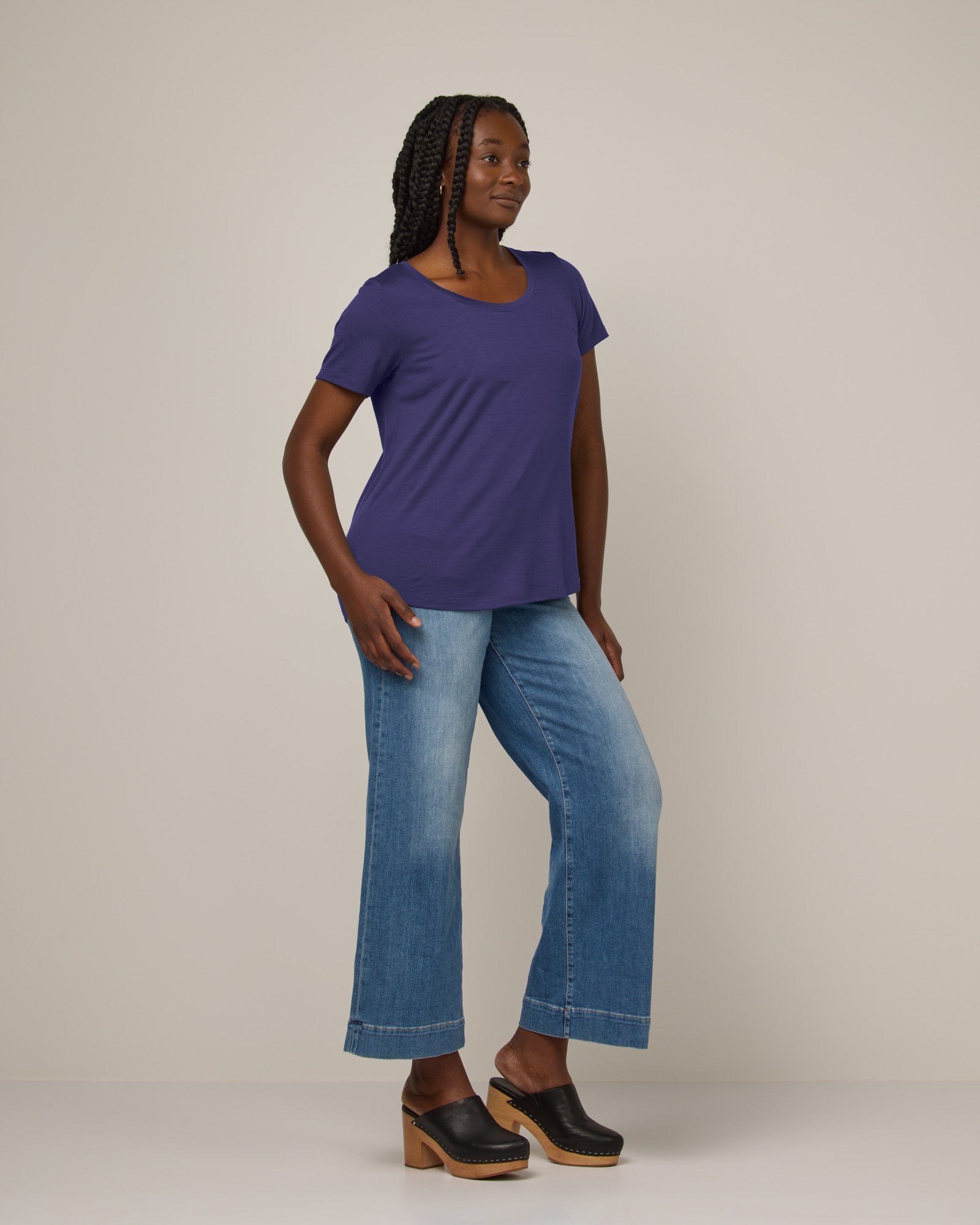 model-spec:Naomi is 5'9", wearing a size M