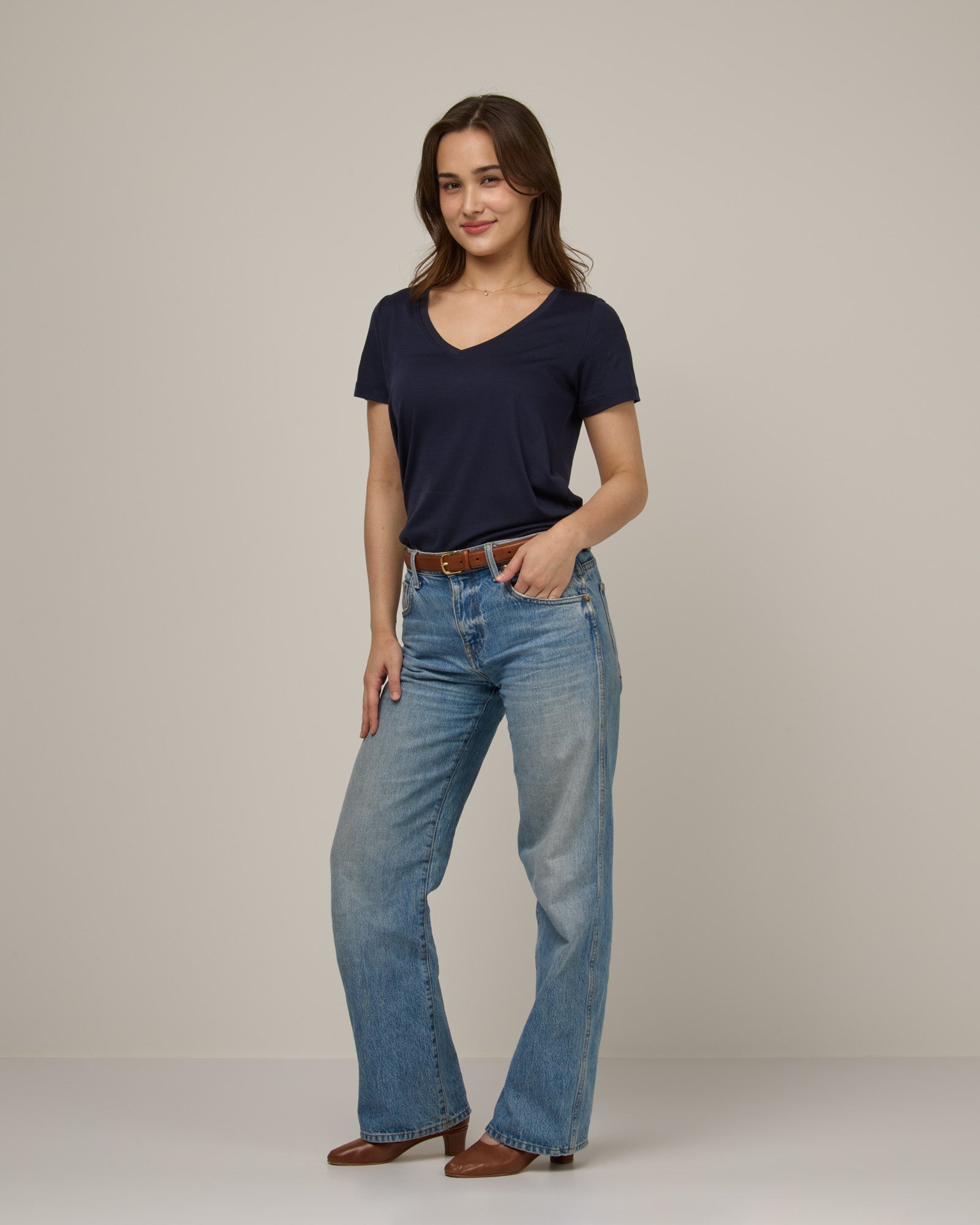 model-spec:Victoria is 5'5", wearing a size XS