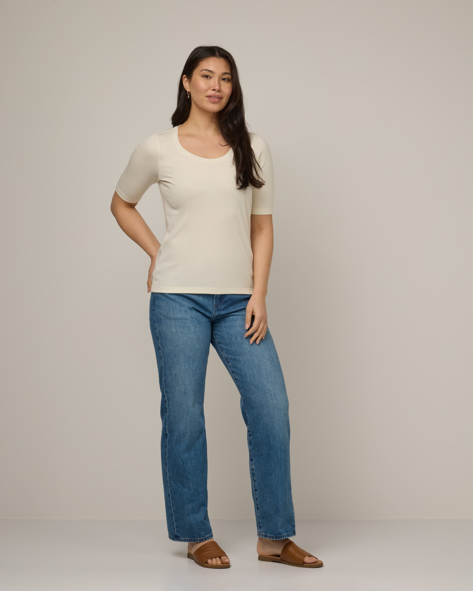 model-spec:Maile is 5'9", wearing a size M