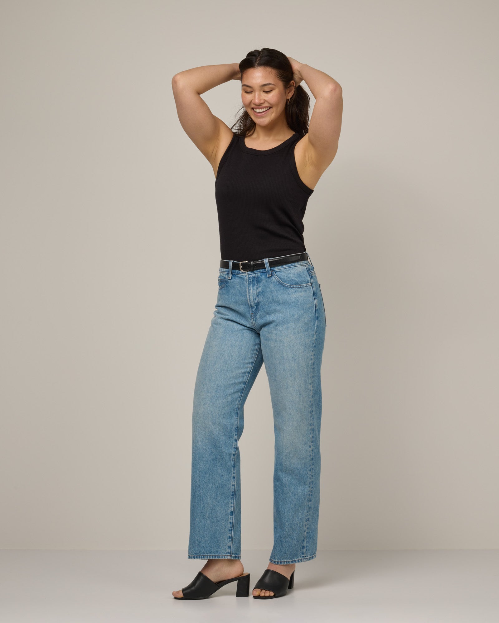 model-spec:Maile is 5'9", wearing a size M