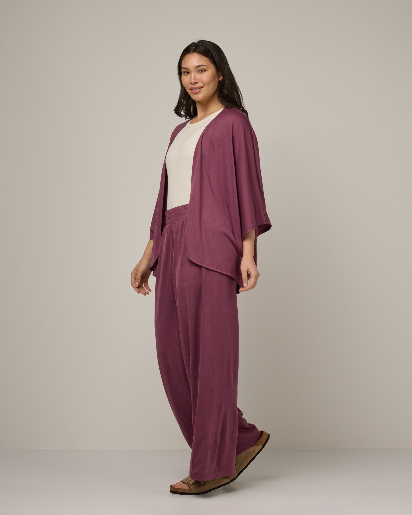 model-spec:Maile is 5'9", wearing a size M/L