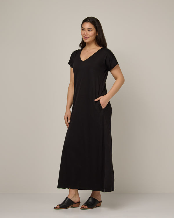model-spec:Maile is 5'9", wearing a size M