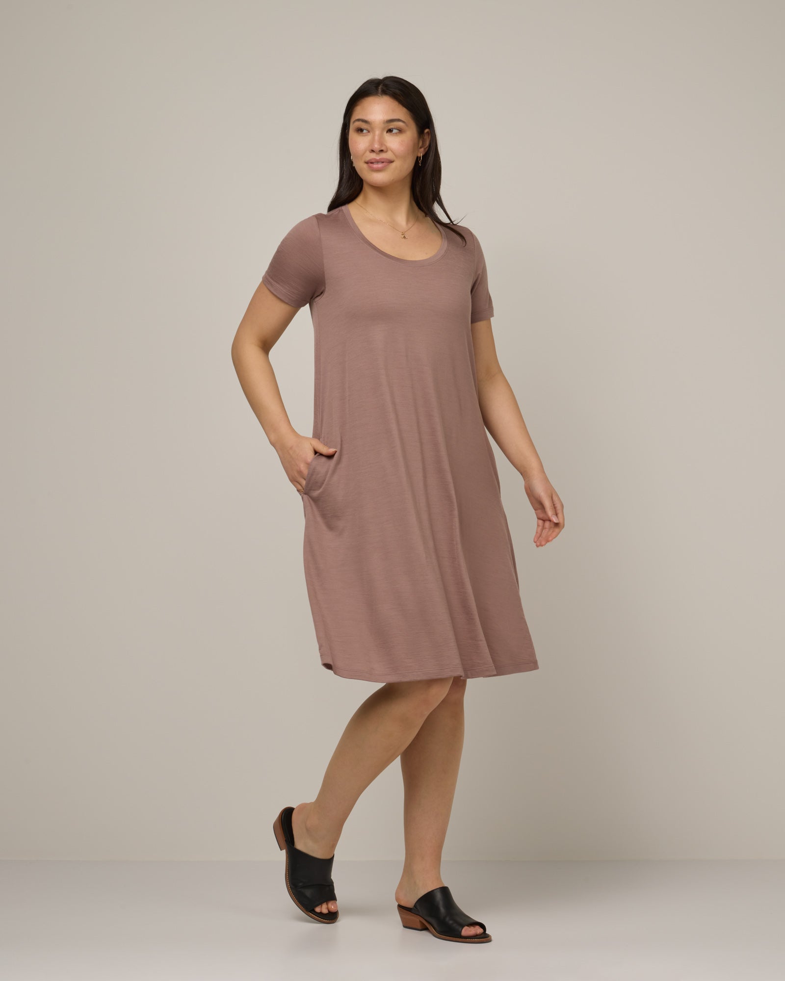 model-spec:Maile is 5'9", wearing a size M Long