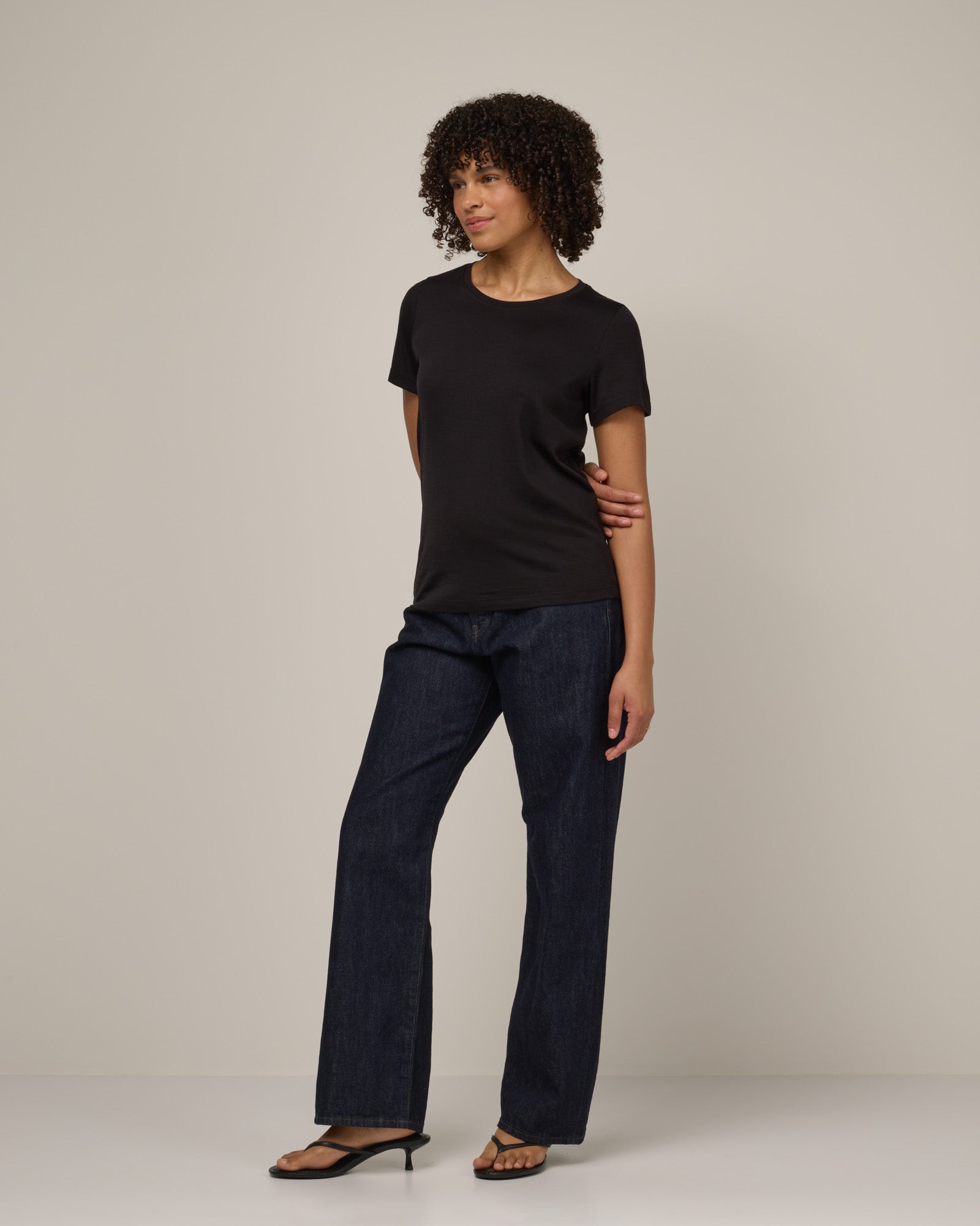 model-spec:Janiah is 5'7", wearing a size XS