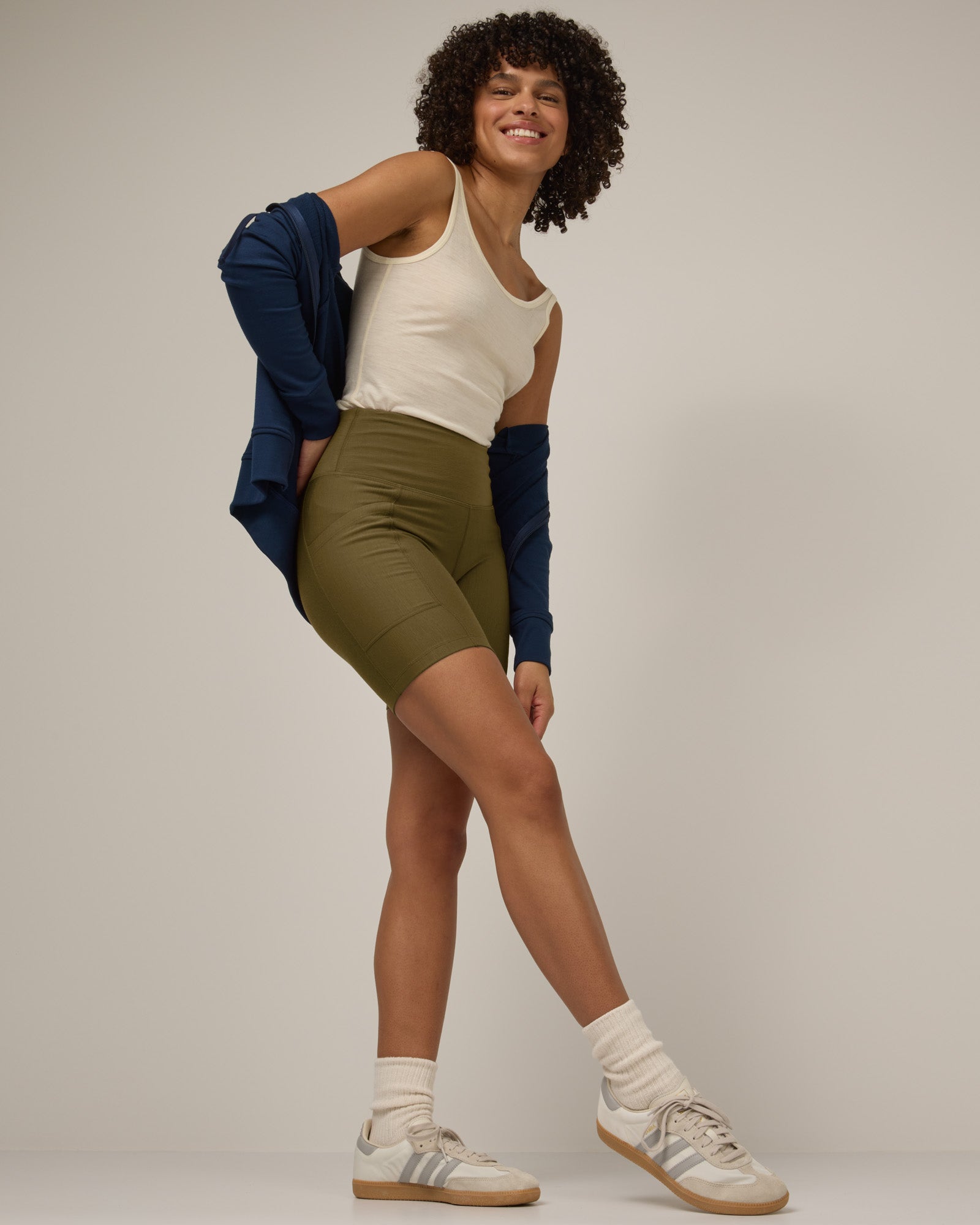 model-spec:Janiah is 5'7", wearing a size XS
