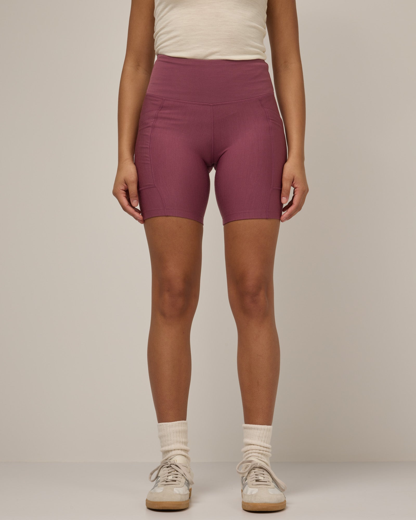 model-spec:Janiah is 5'7", wearing a size XS