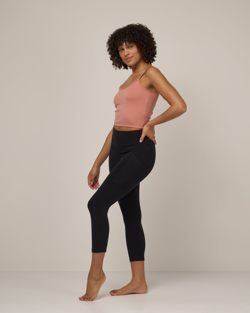 model-spec:Janiah is 5'7", wearing a size XS