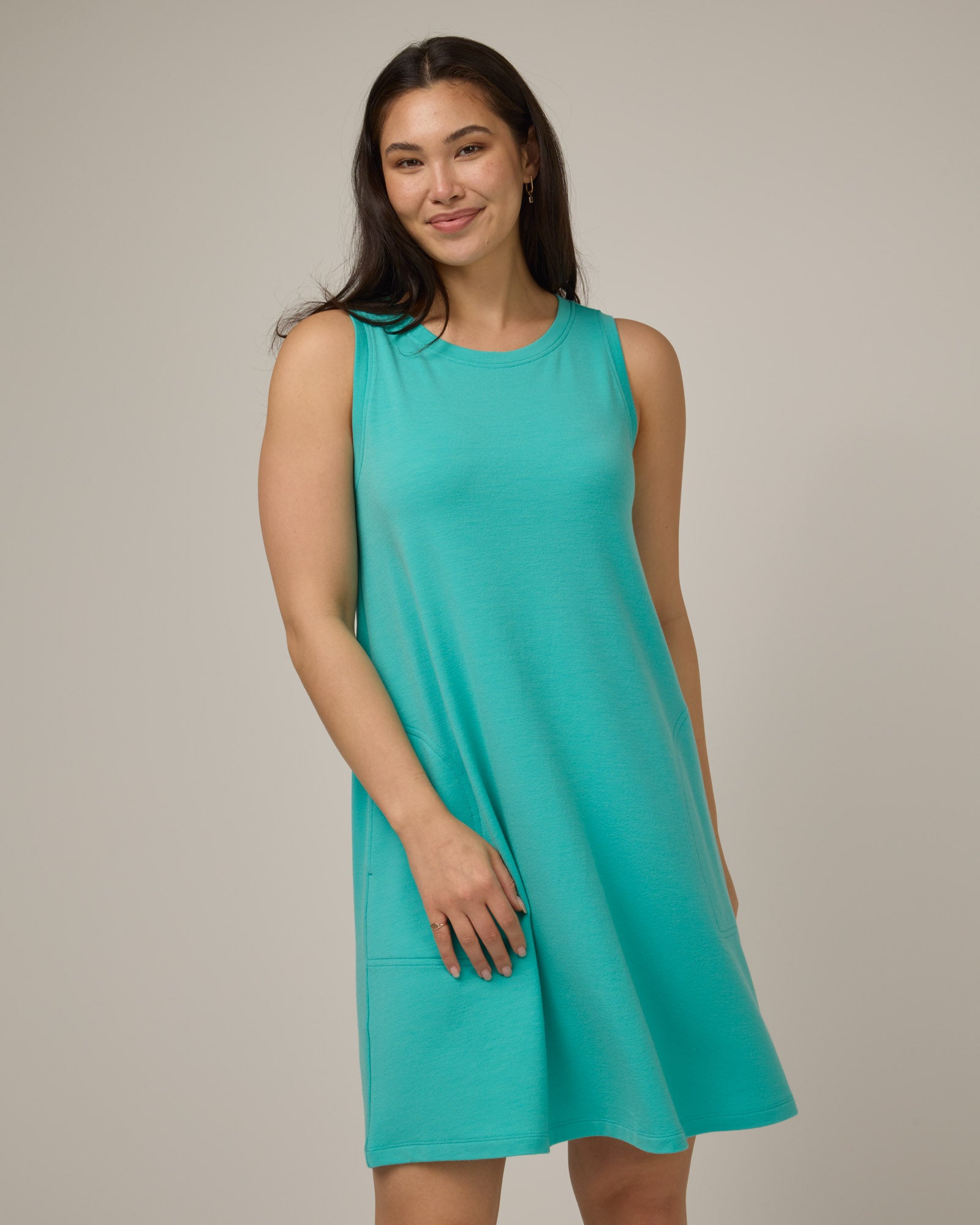 model-spec:Maile is 5'9", wearing a size M Regular