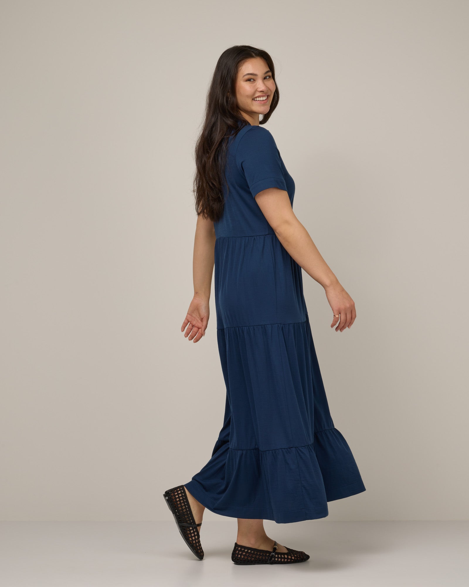 model-spec:Maile is 5'9", wearing a size M