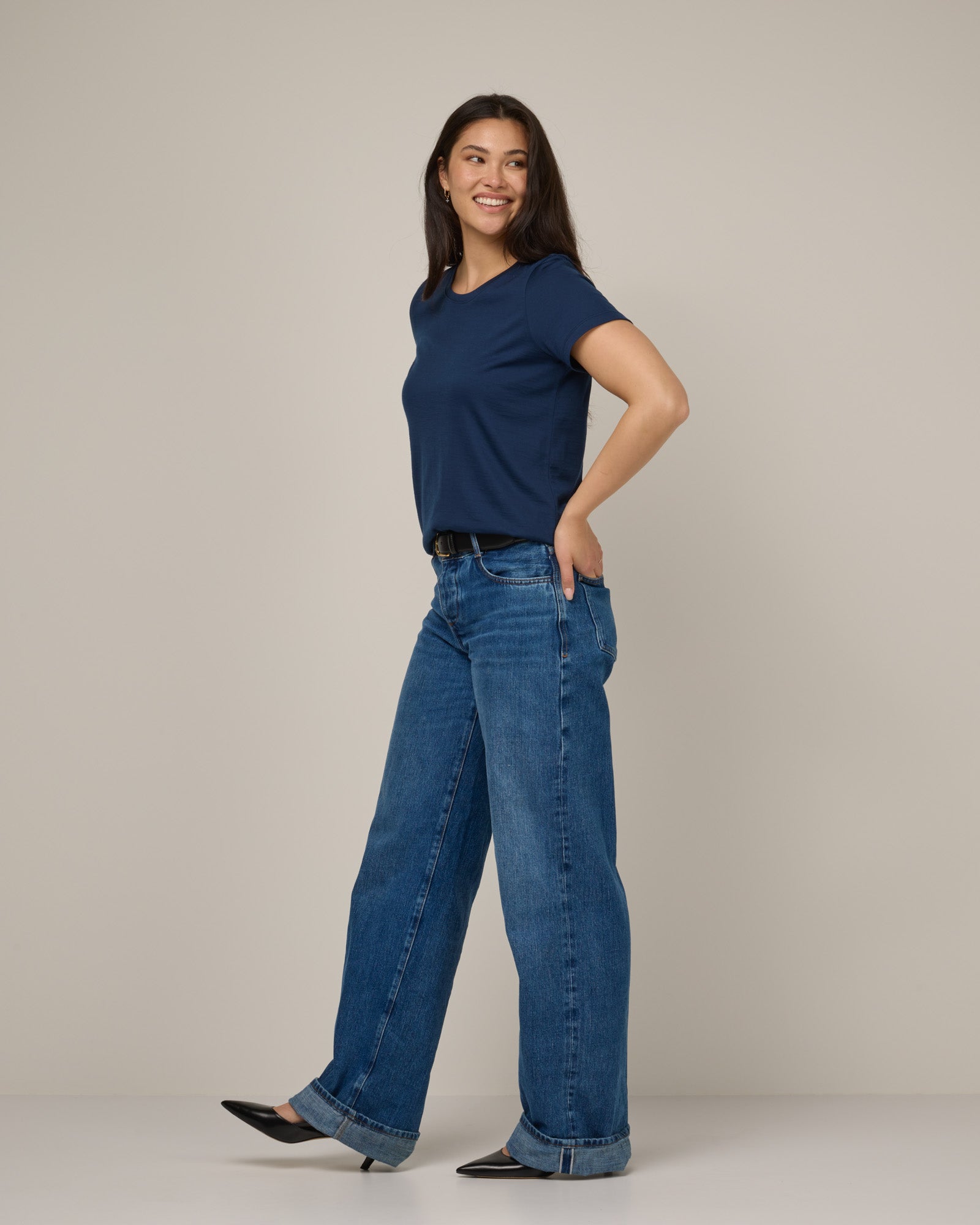 model-spec:Maile is 5'9", wearing a size M