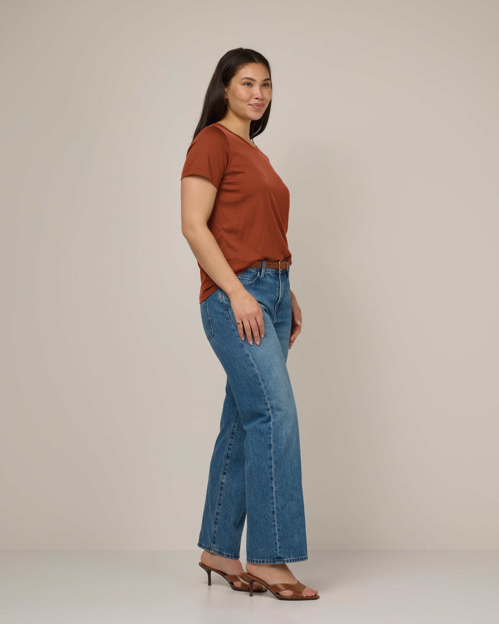 model-spec:Maile is 5'9", wearing a size M