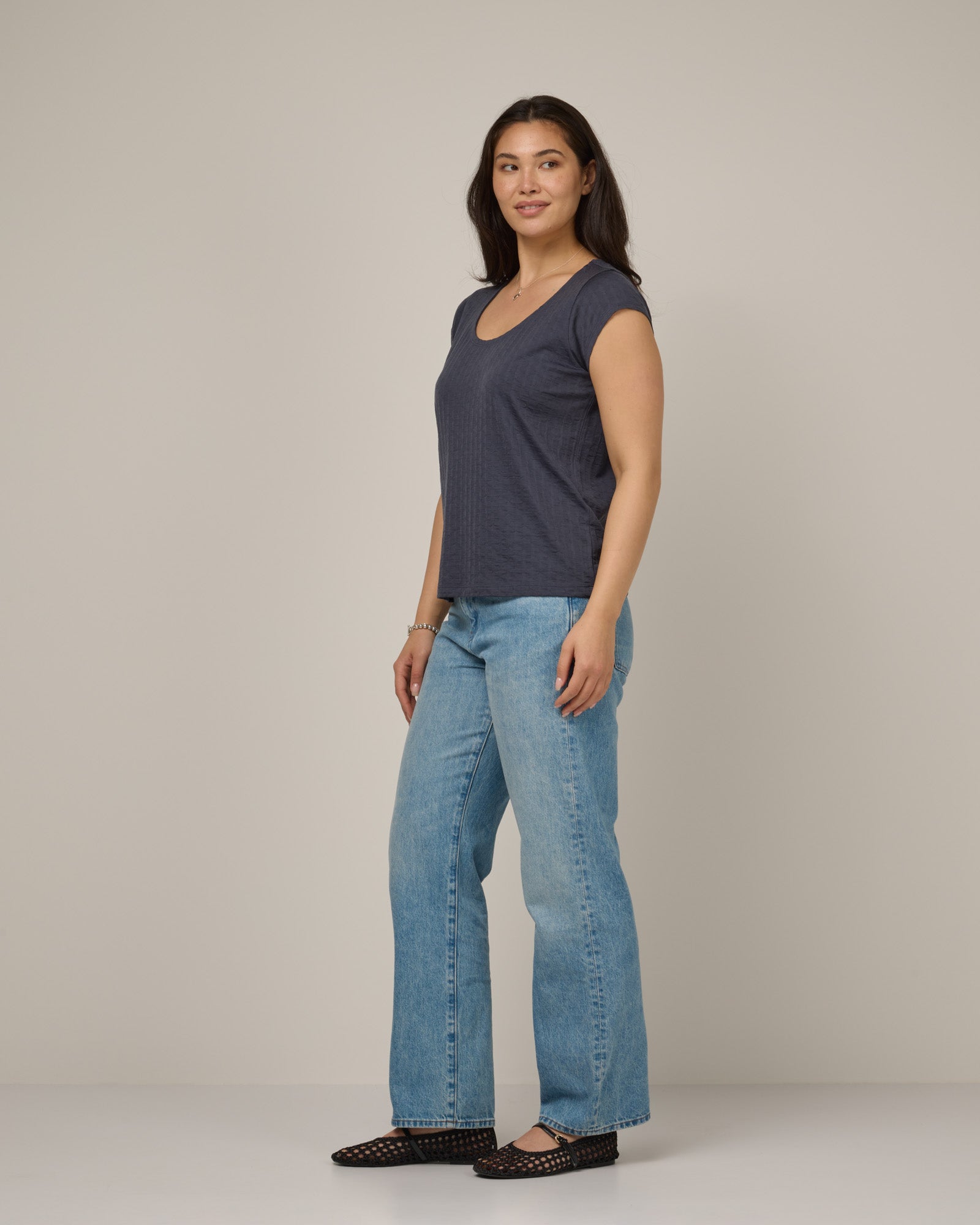 model-spec:Maile is 5'9", wearing a size M