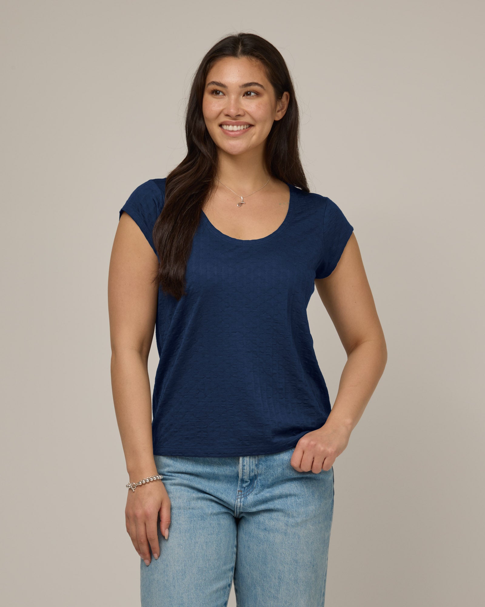 model-spec:Maile is 5'9", wearing a size M