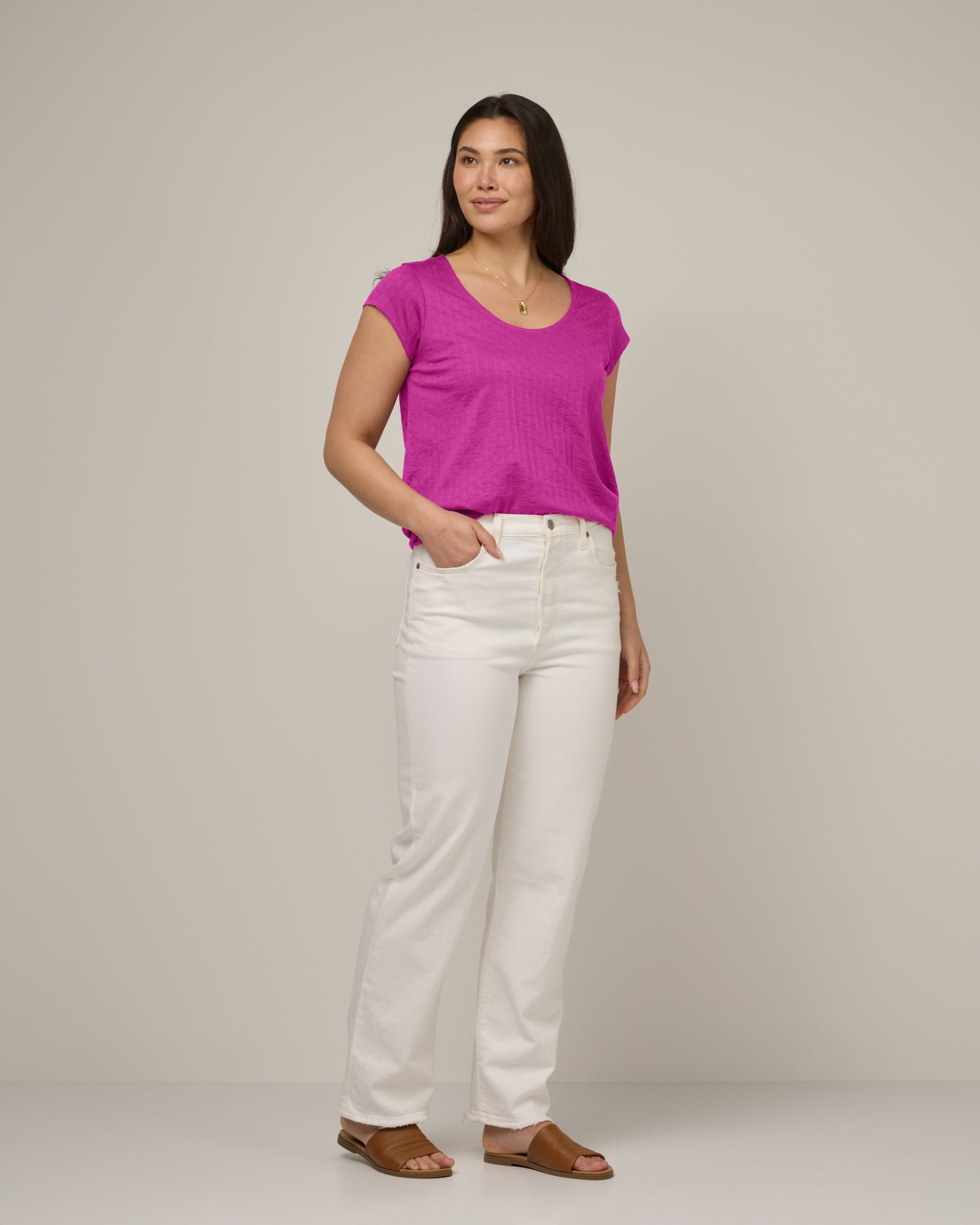 model-spec:Maile is 5'9", wearing a size M
